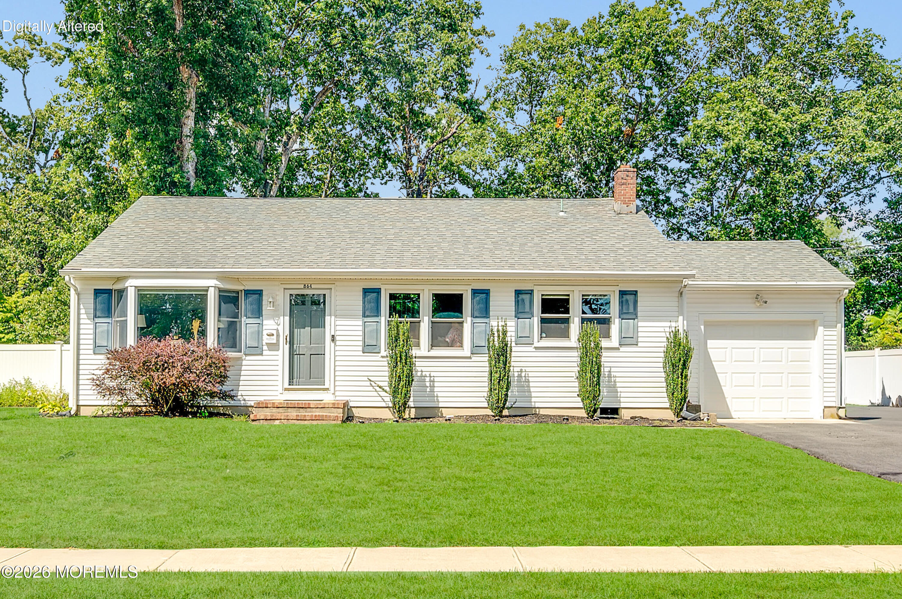 864 Roundtree Drive — photo