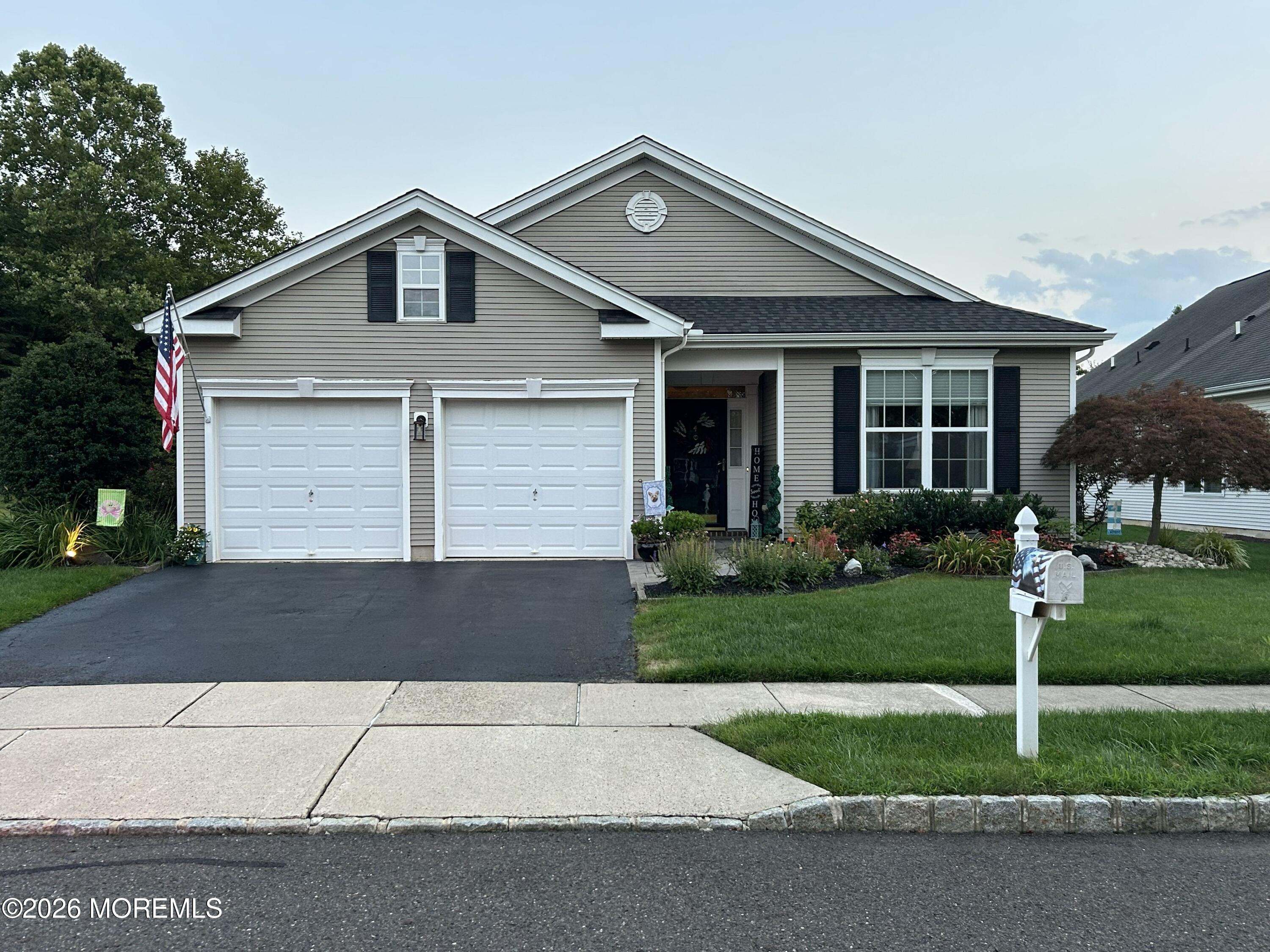 4 Mayflower Court — photo