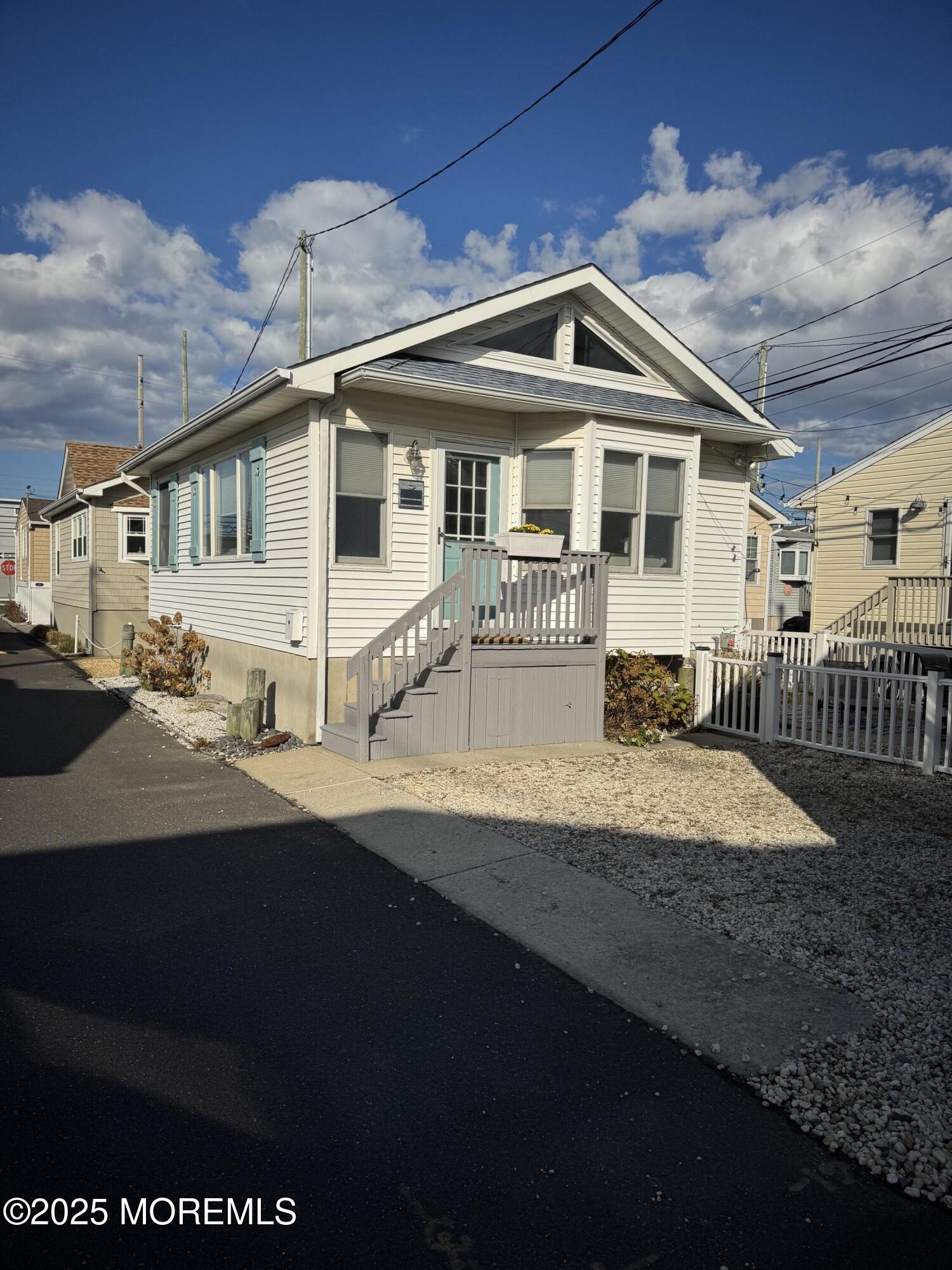 120 W Chadwick Way — photo