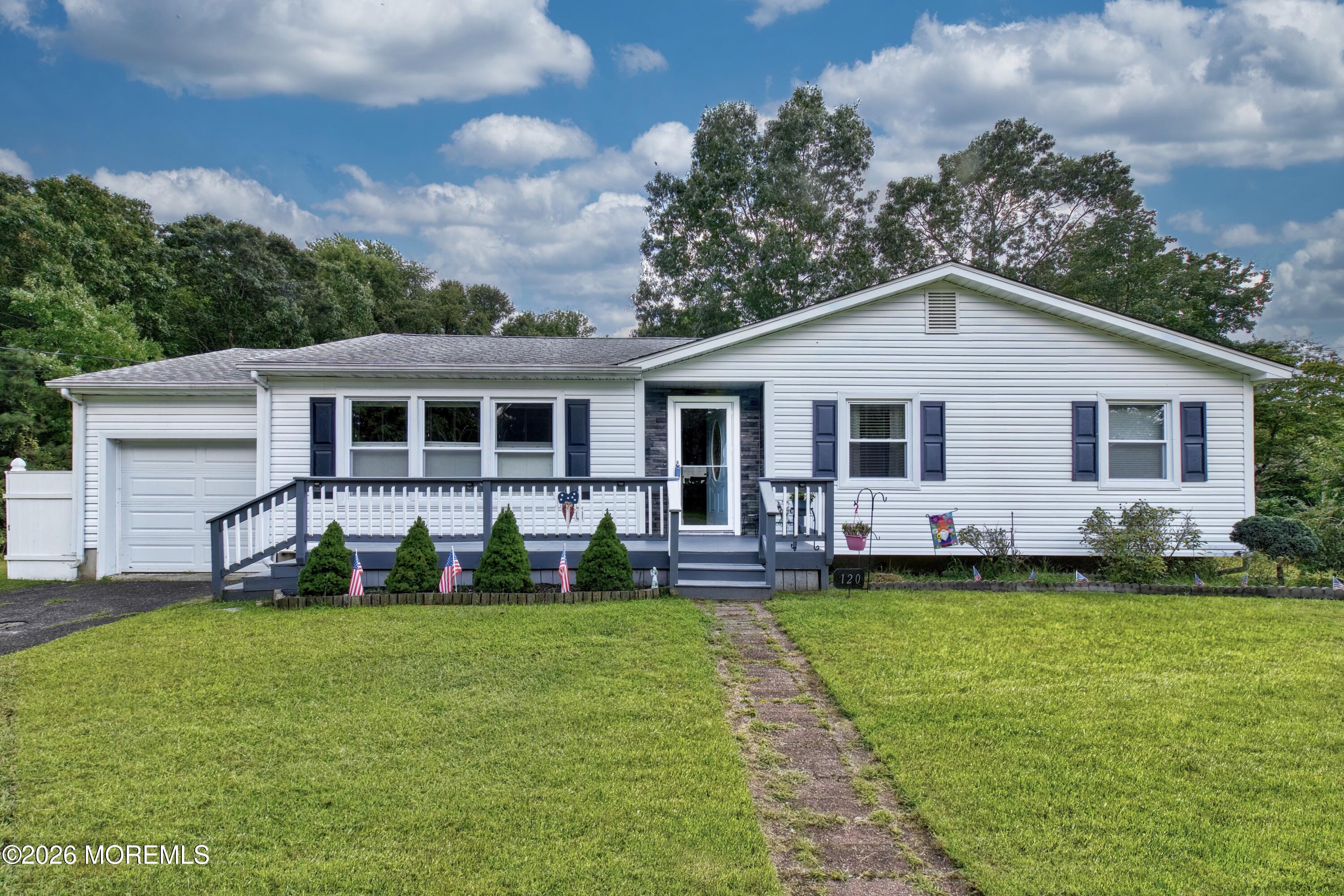 120 Algonquin Trl. — photo
