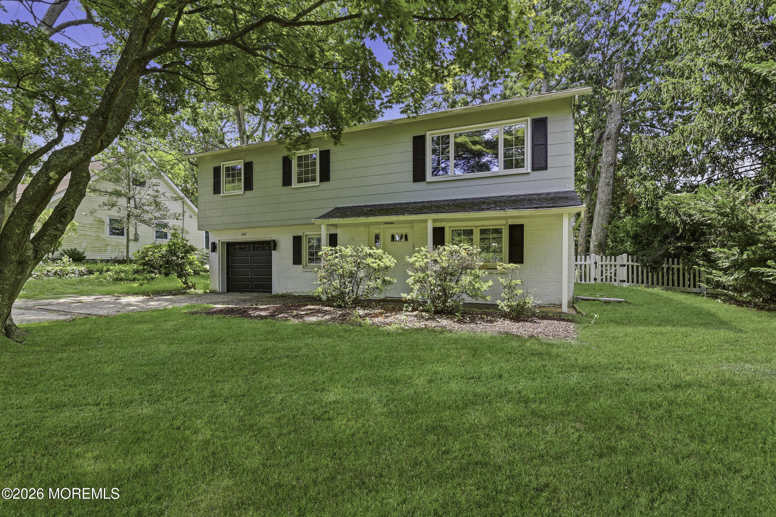 687 Northstream Drive — photo