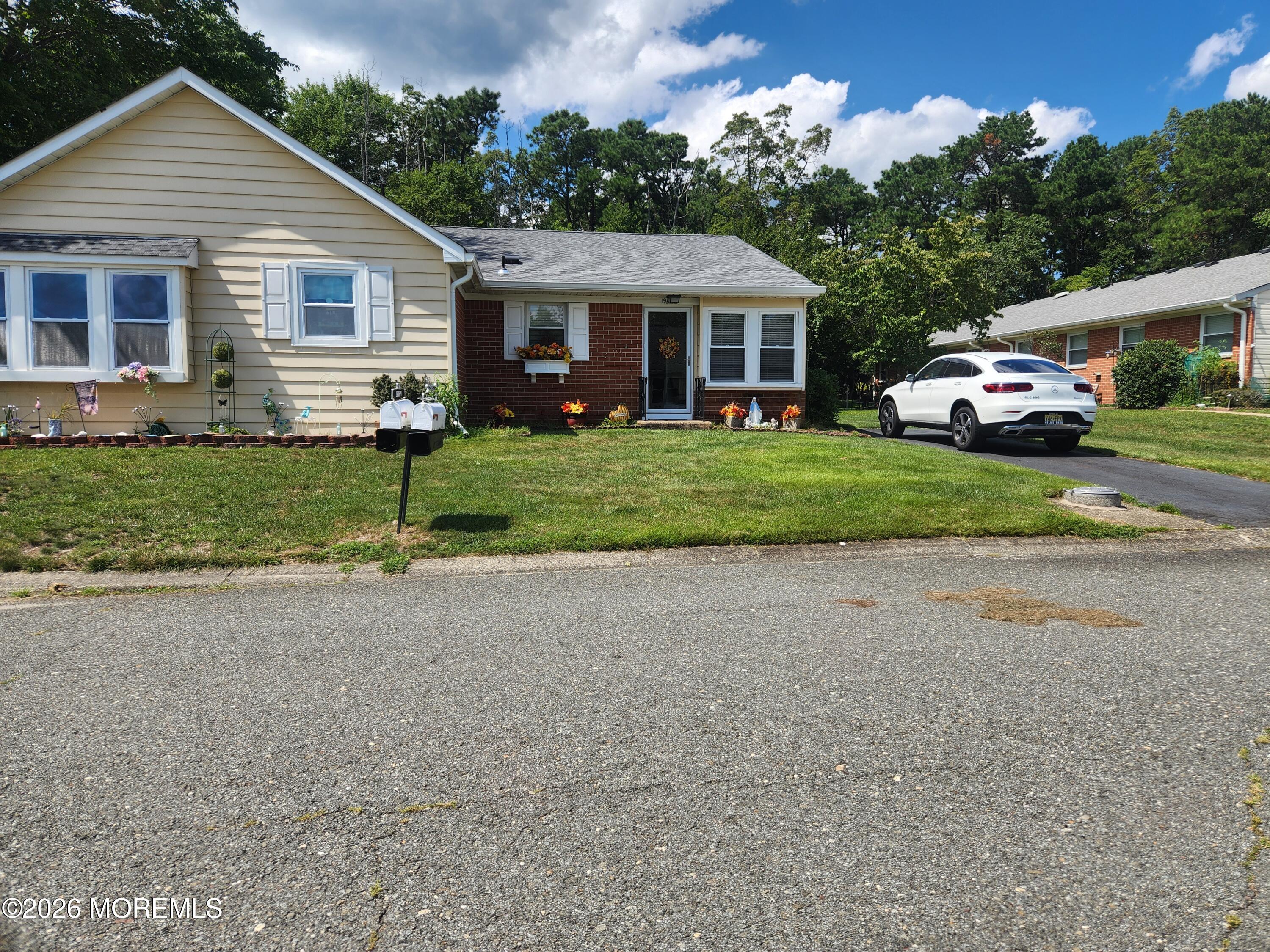 19 B Lafayette Drive — photo
