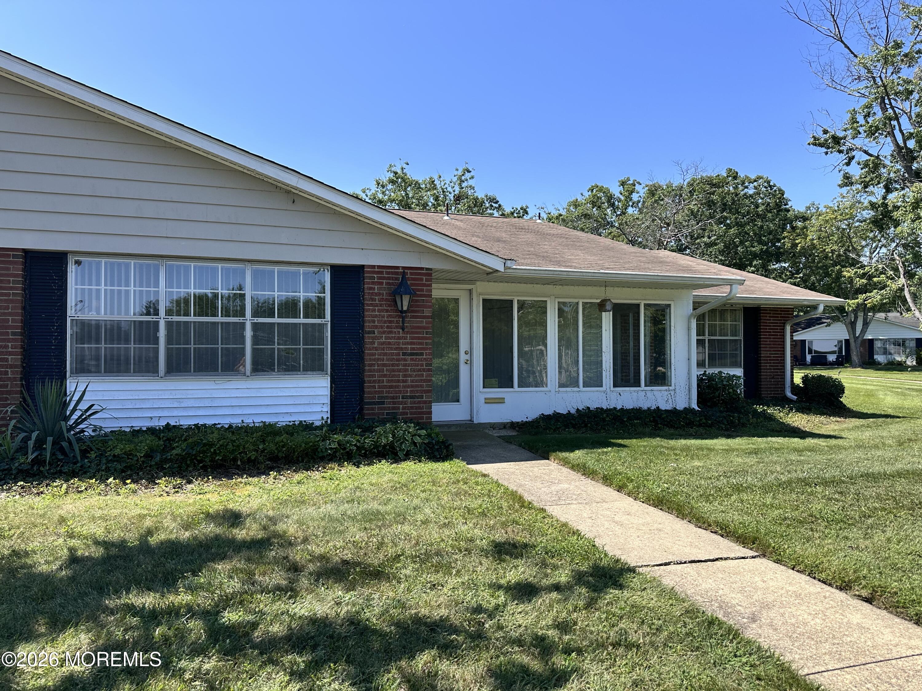 587 B Lake Point Drive — photo