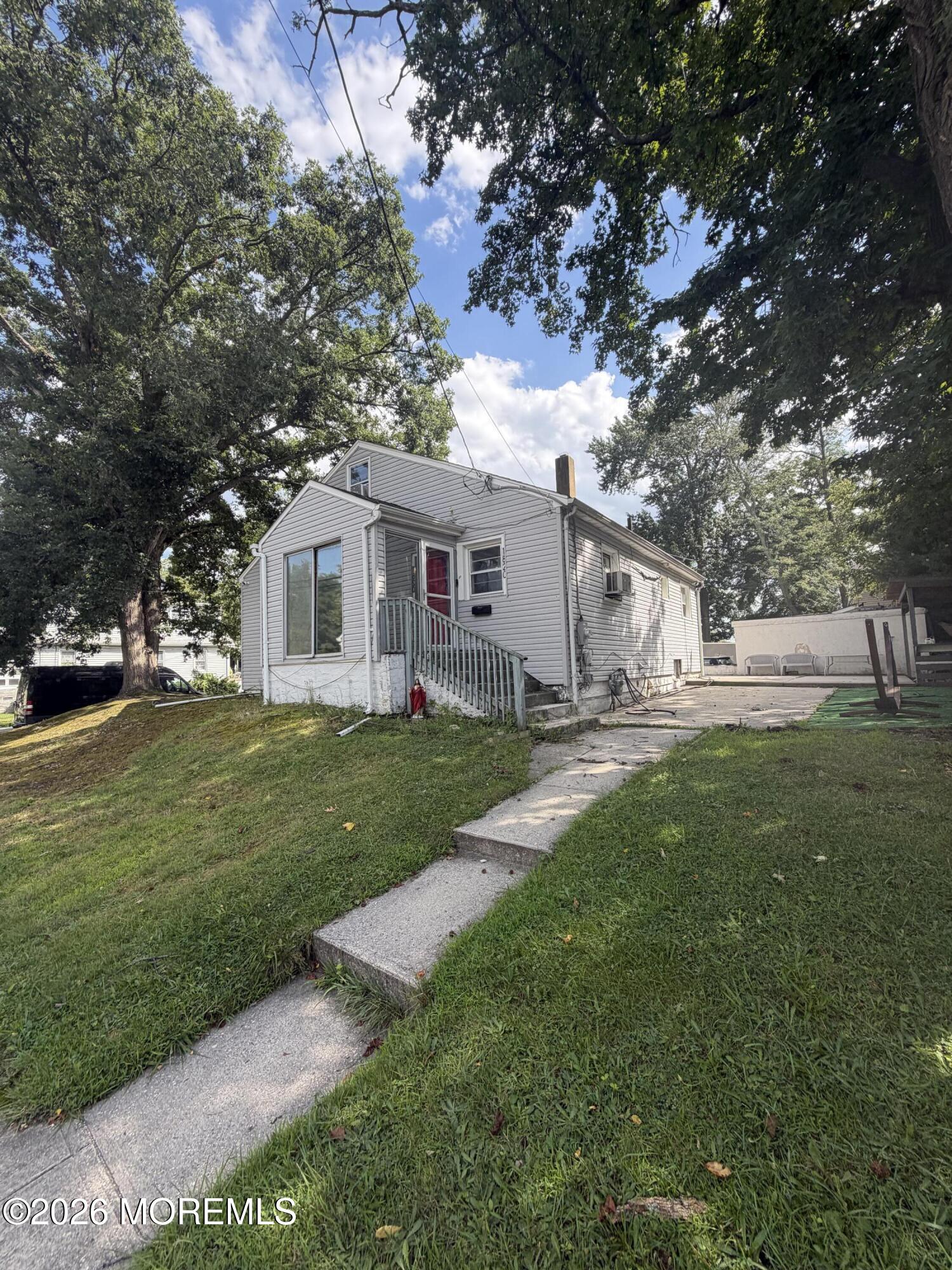 1820 Stratford Avenue — photo