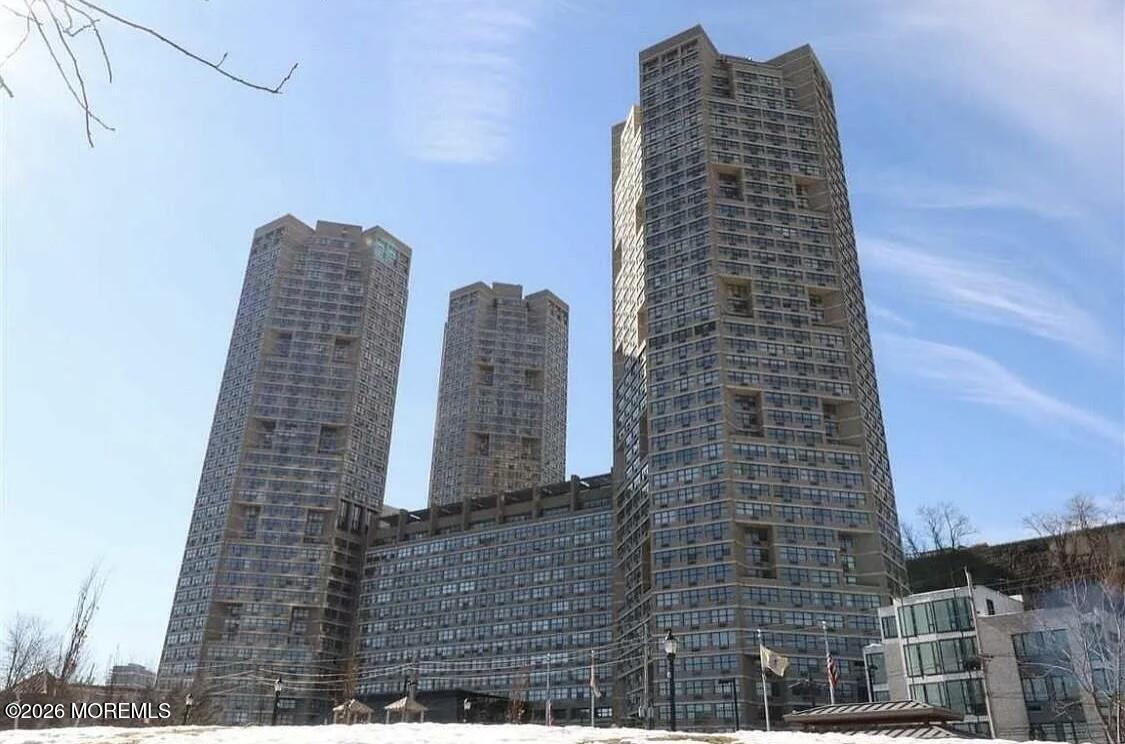 7000 Jfk Boulevard E — photo