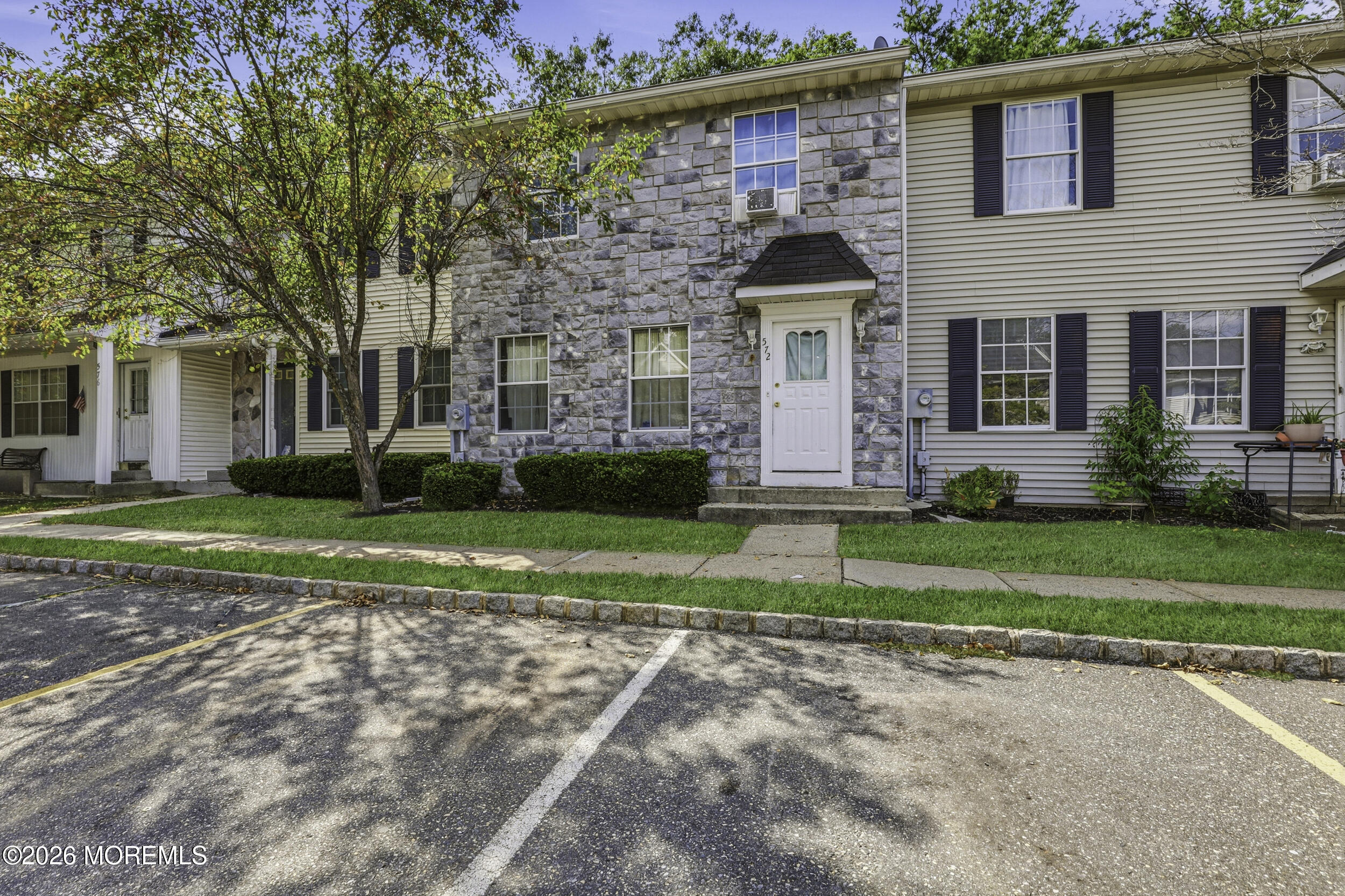 572 Davids Court — photo