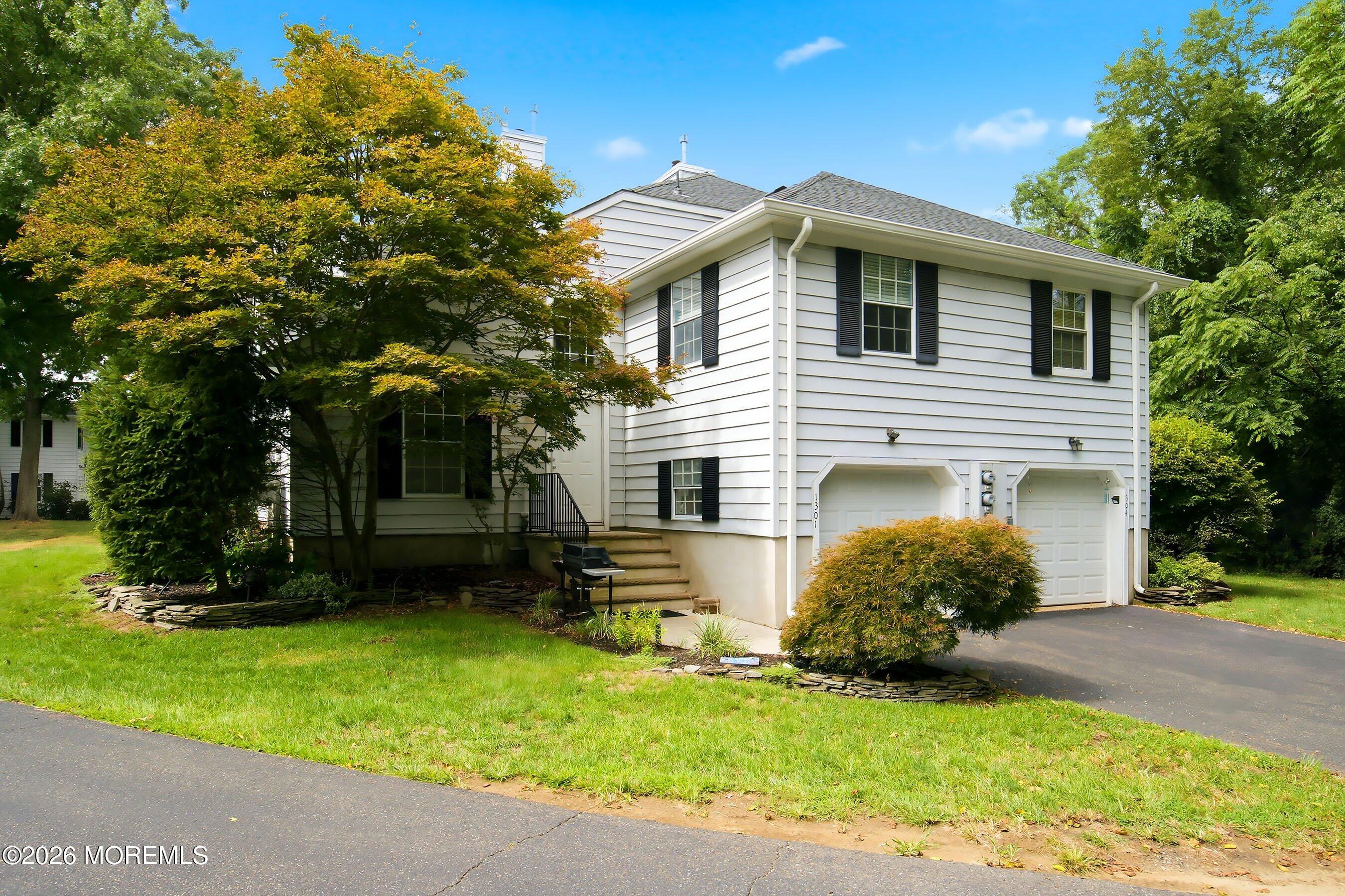 1301 Buckingham Circle — photo