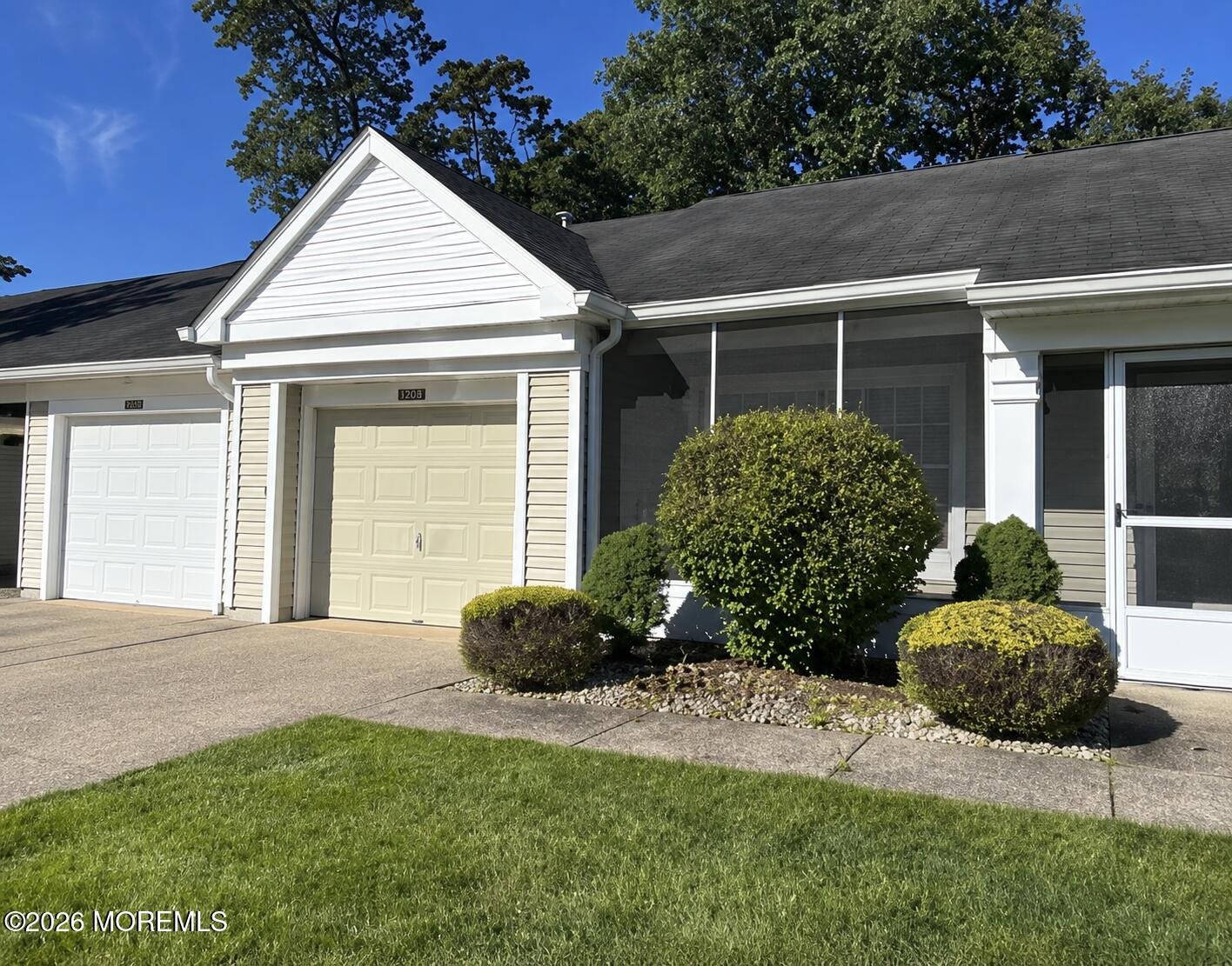 878 Winchester Court B — photo