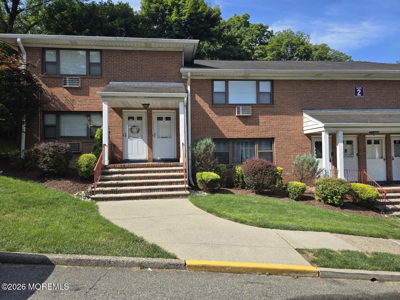 2 Colonial Drive I — photo