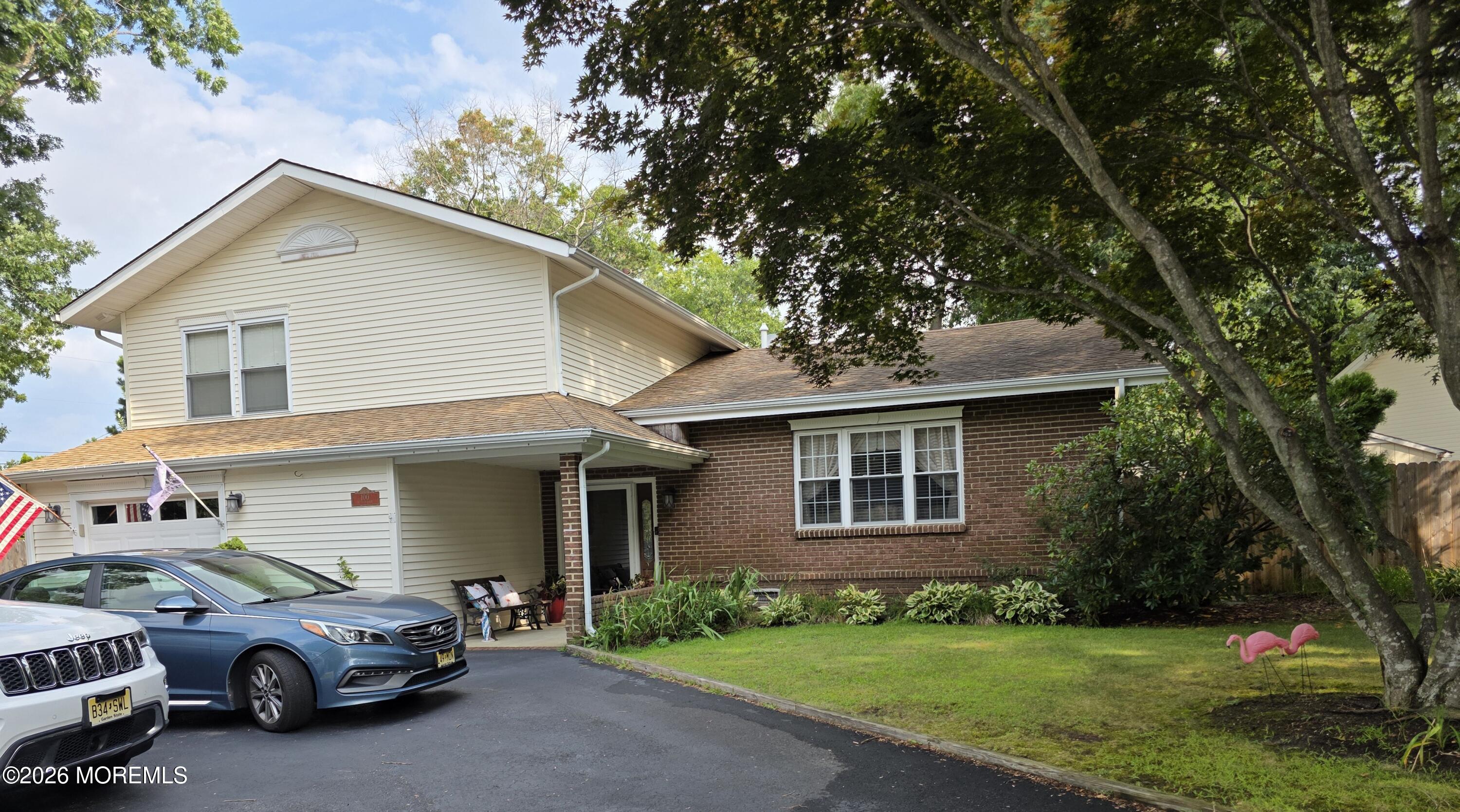100 Reel Avenue — photo
