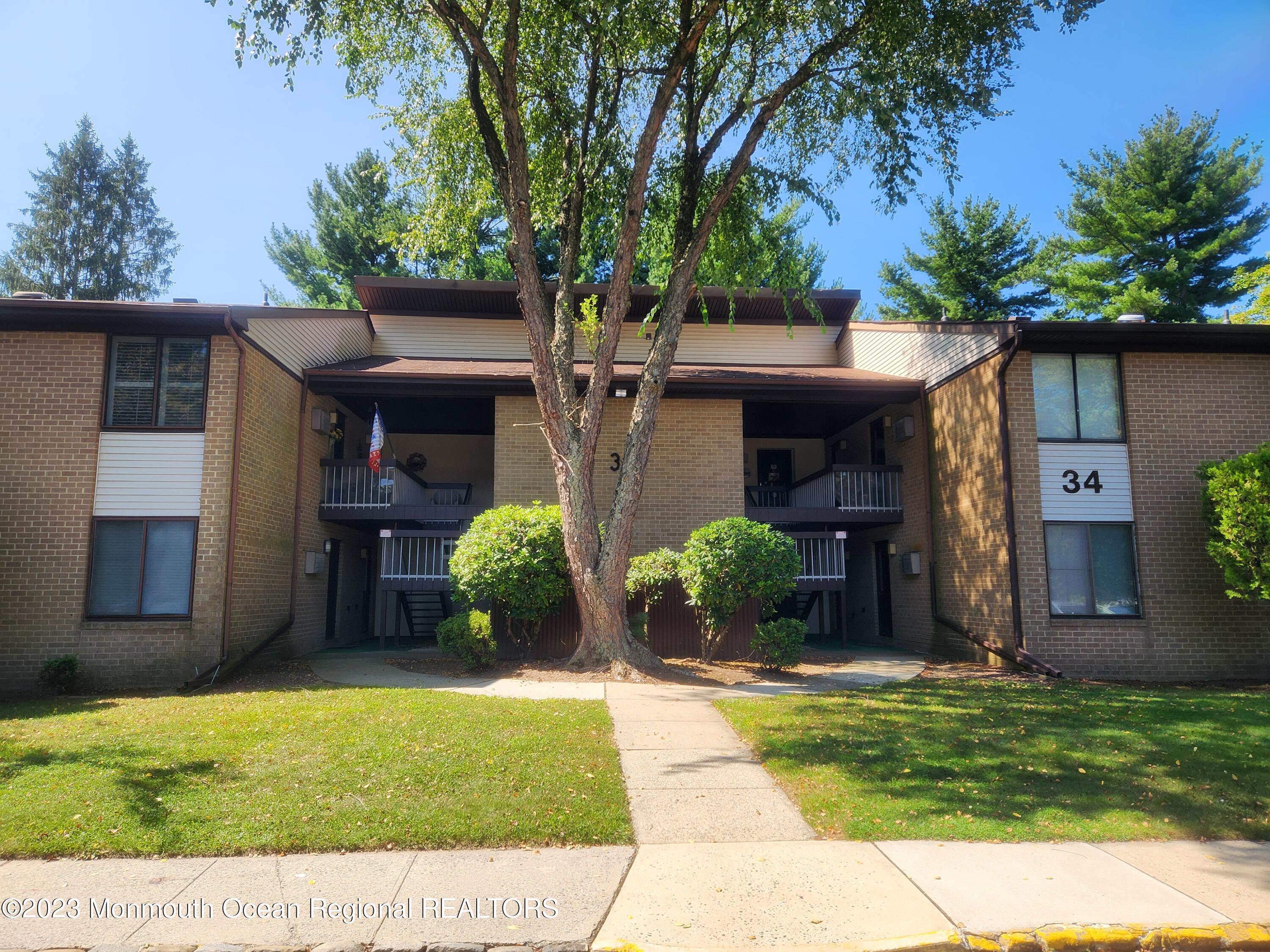 34 Meadow Green Circle J — photo