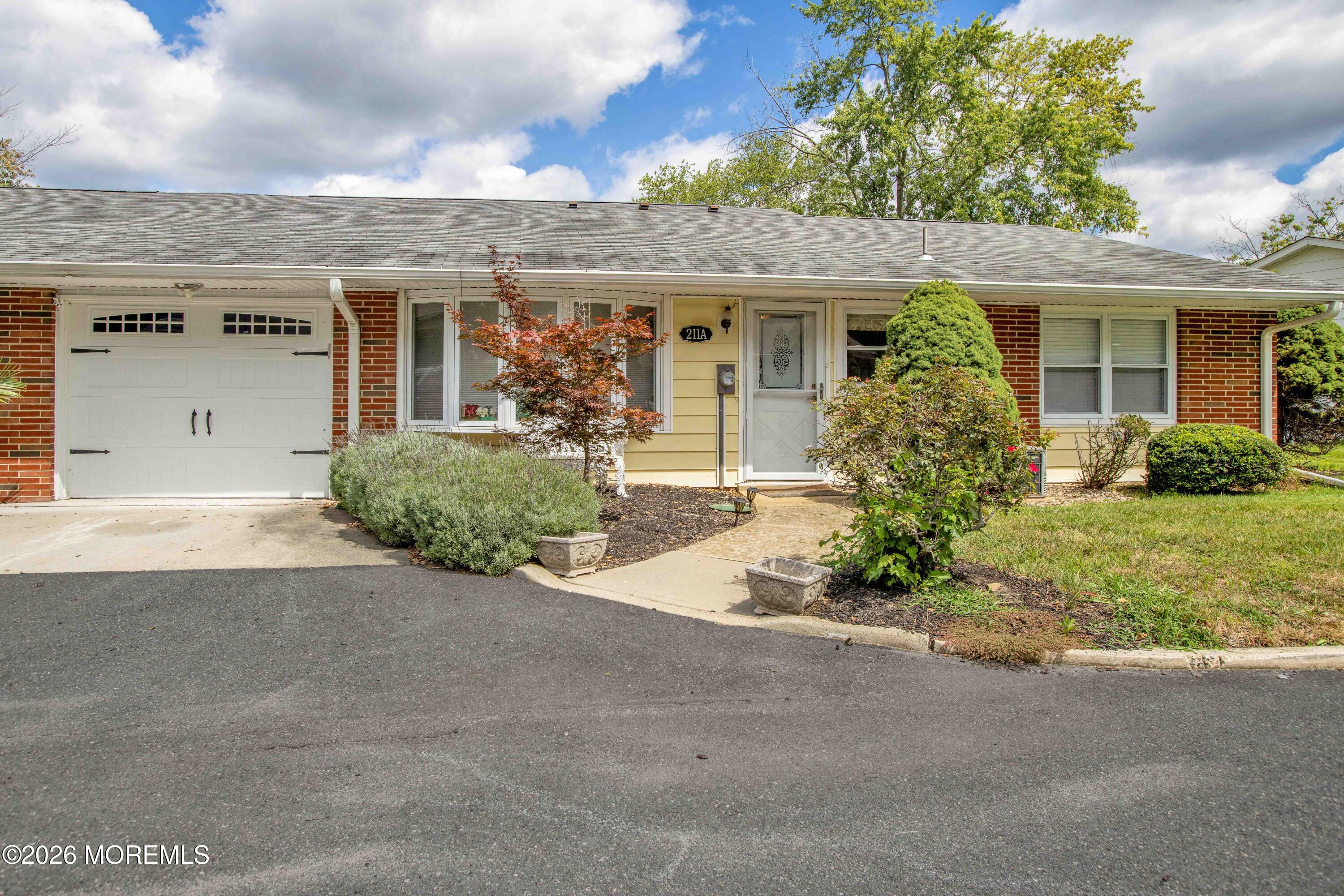 211A Huntington Drive — photo