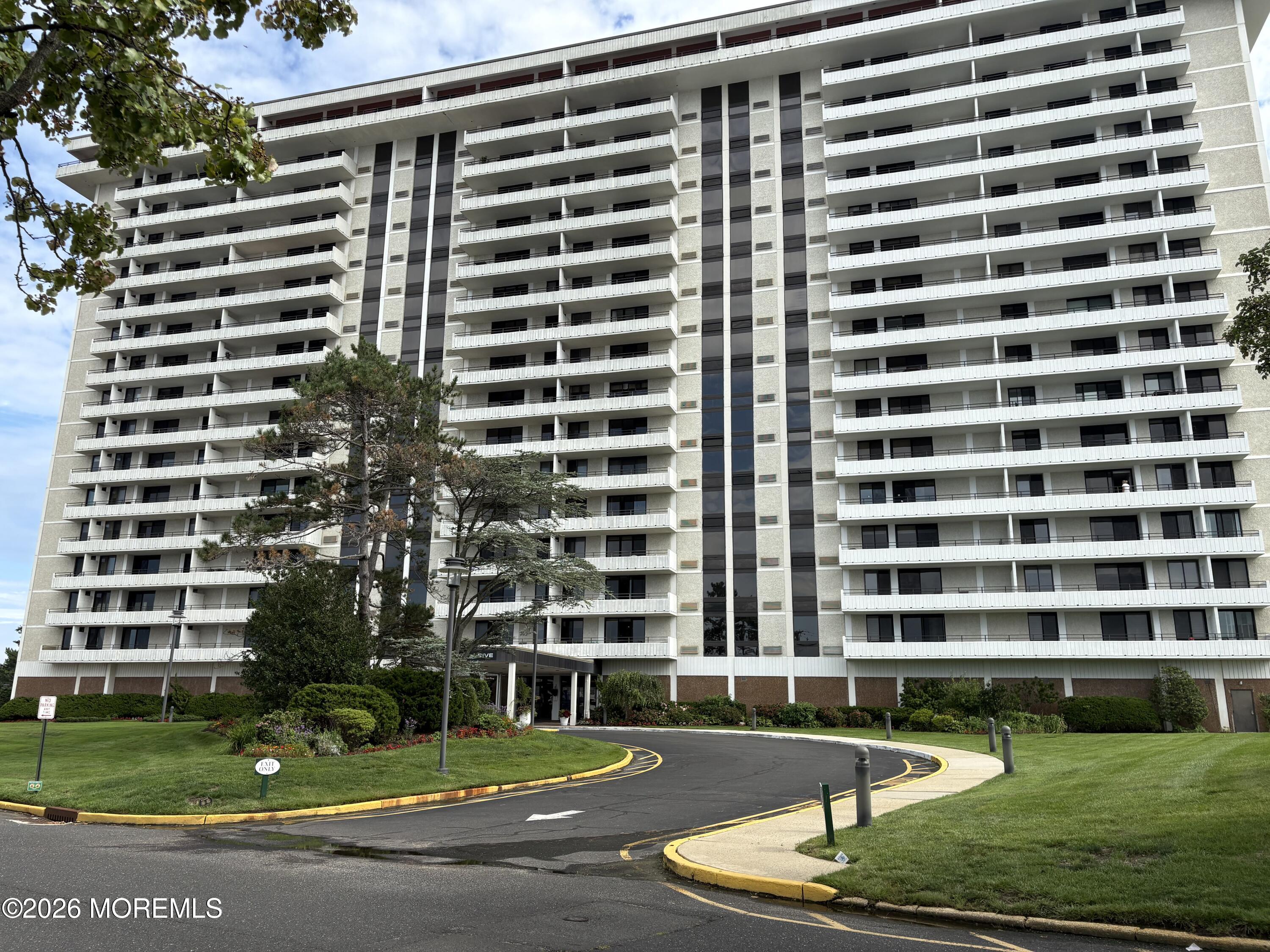 1 Channel Drive 1003 — photo