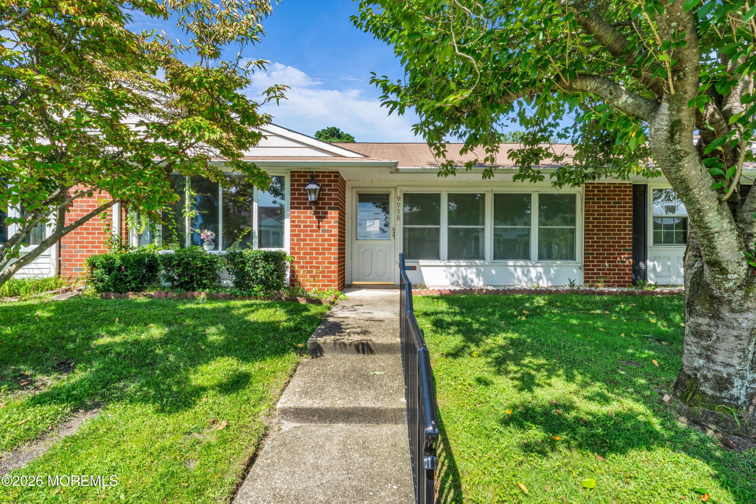 995 Argyll Circle B — photo