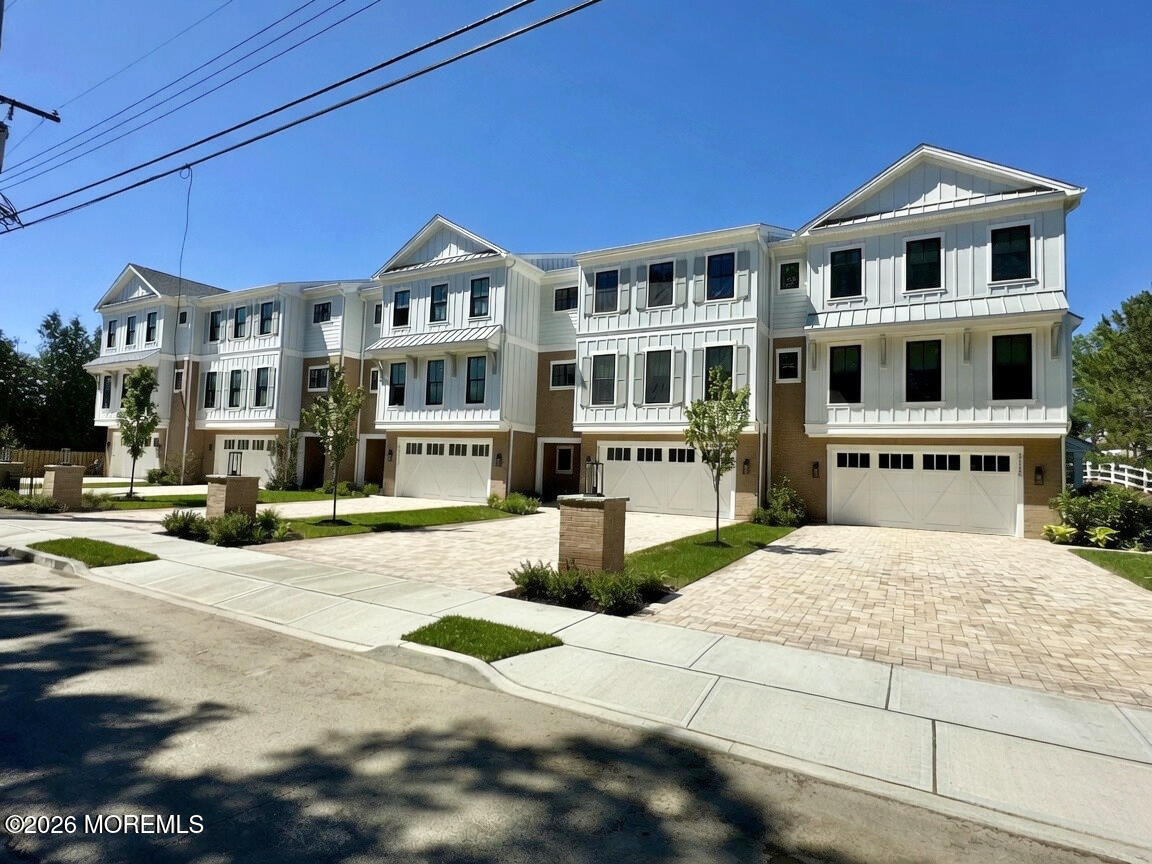 2113 River Road E — photo