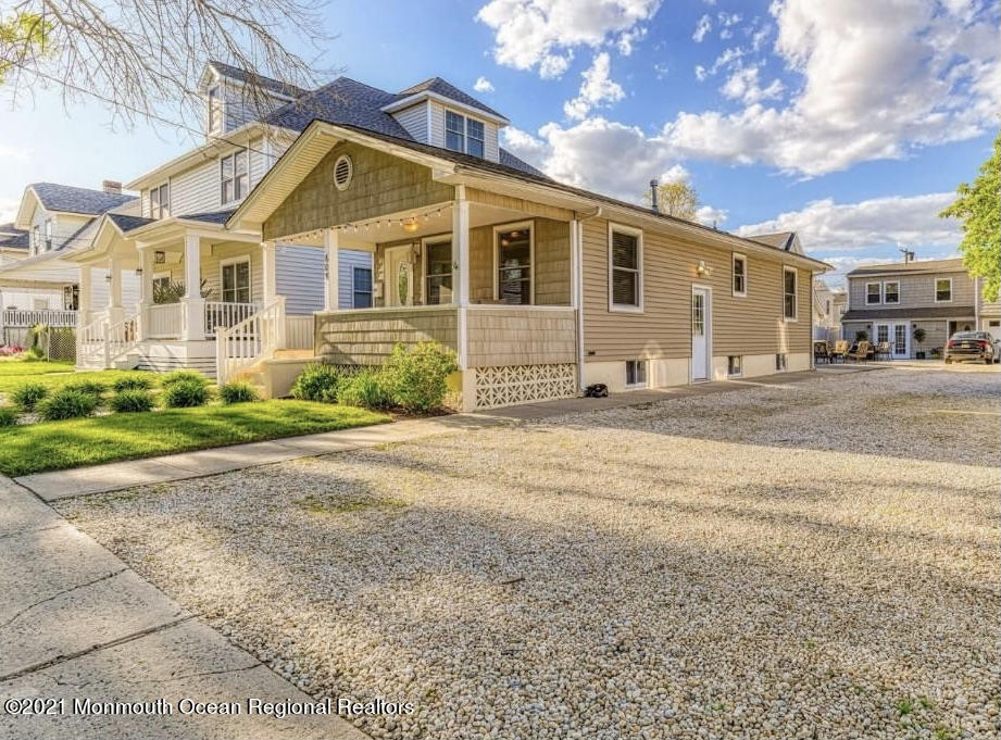 606 Brinley Avenue Front House — photo