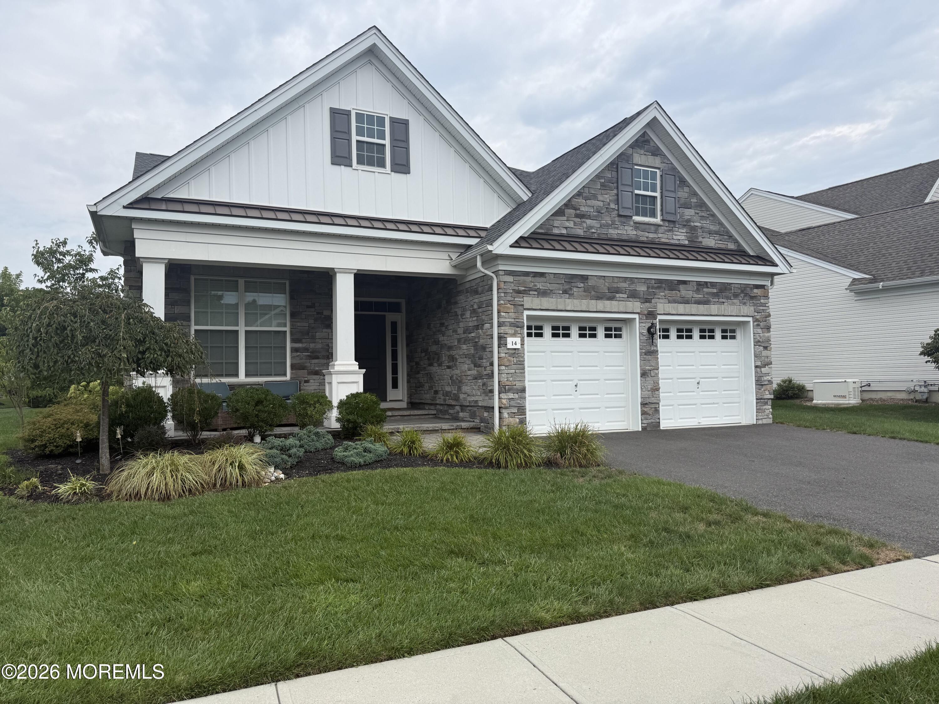 14 Ambermist Way — photo