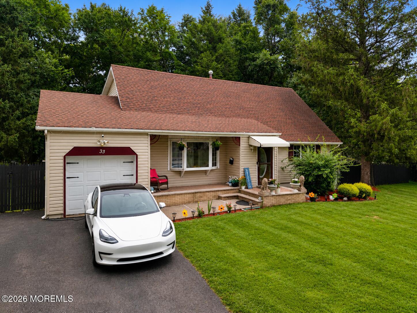 33 Heather Drive — photo