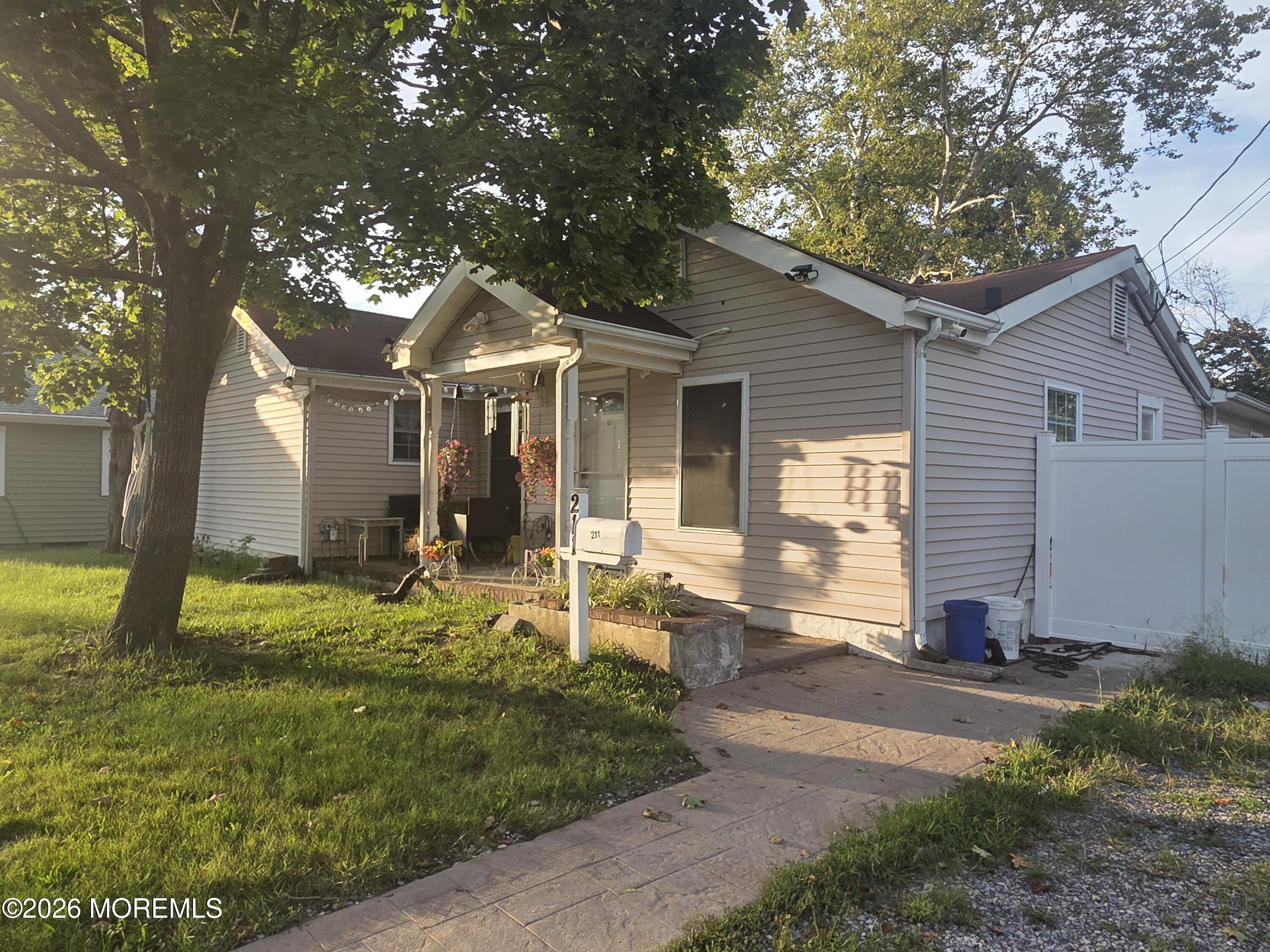 211 Magnolia Avenue — photo