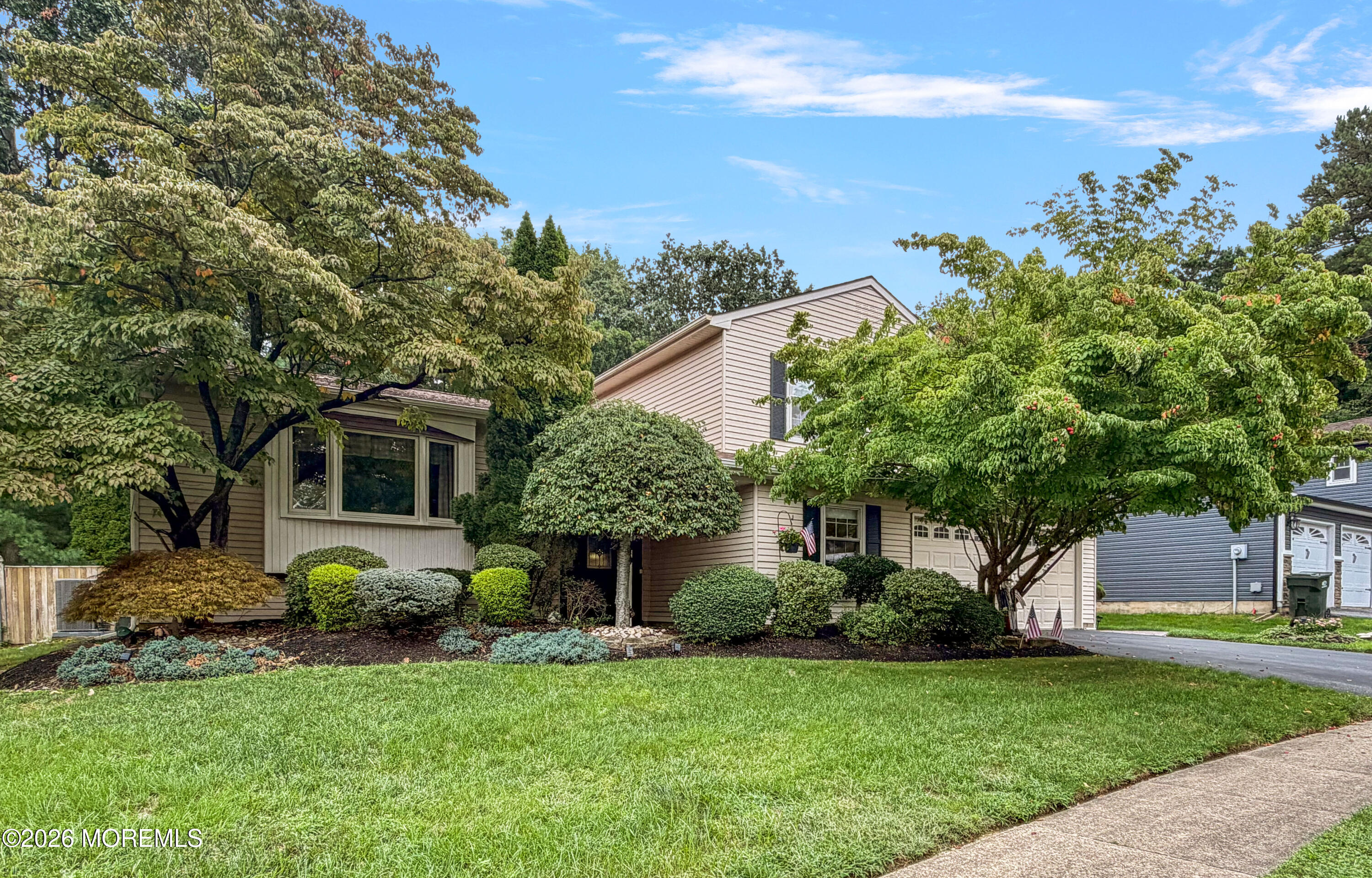 17 Feathertree Court — photo