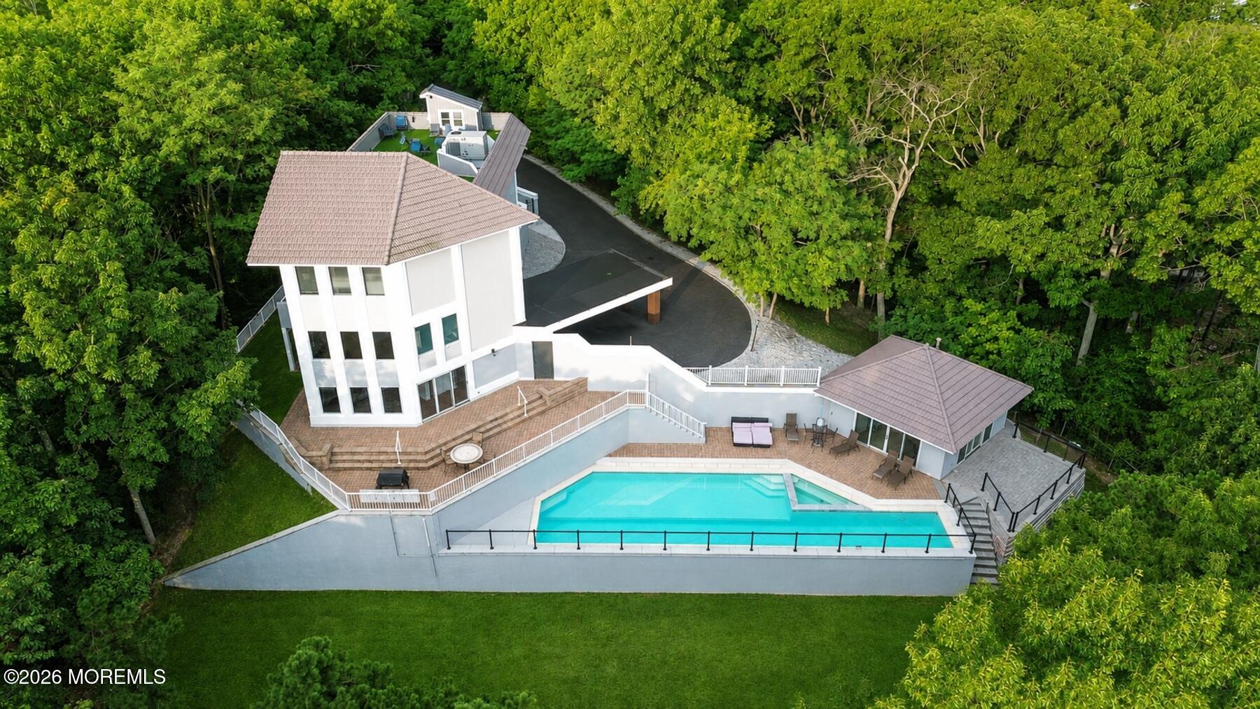 401 Overlook Drive — photo