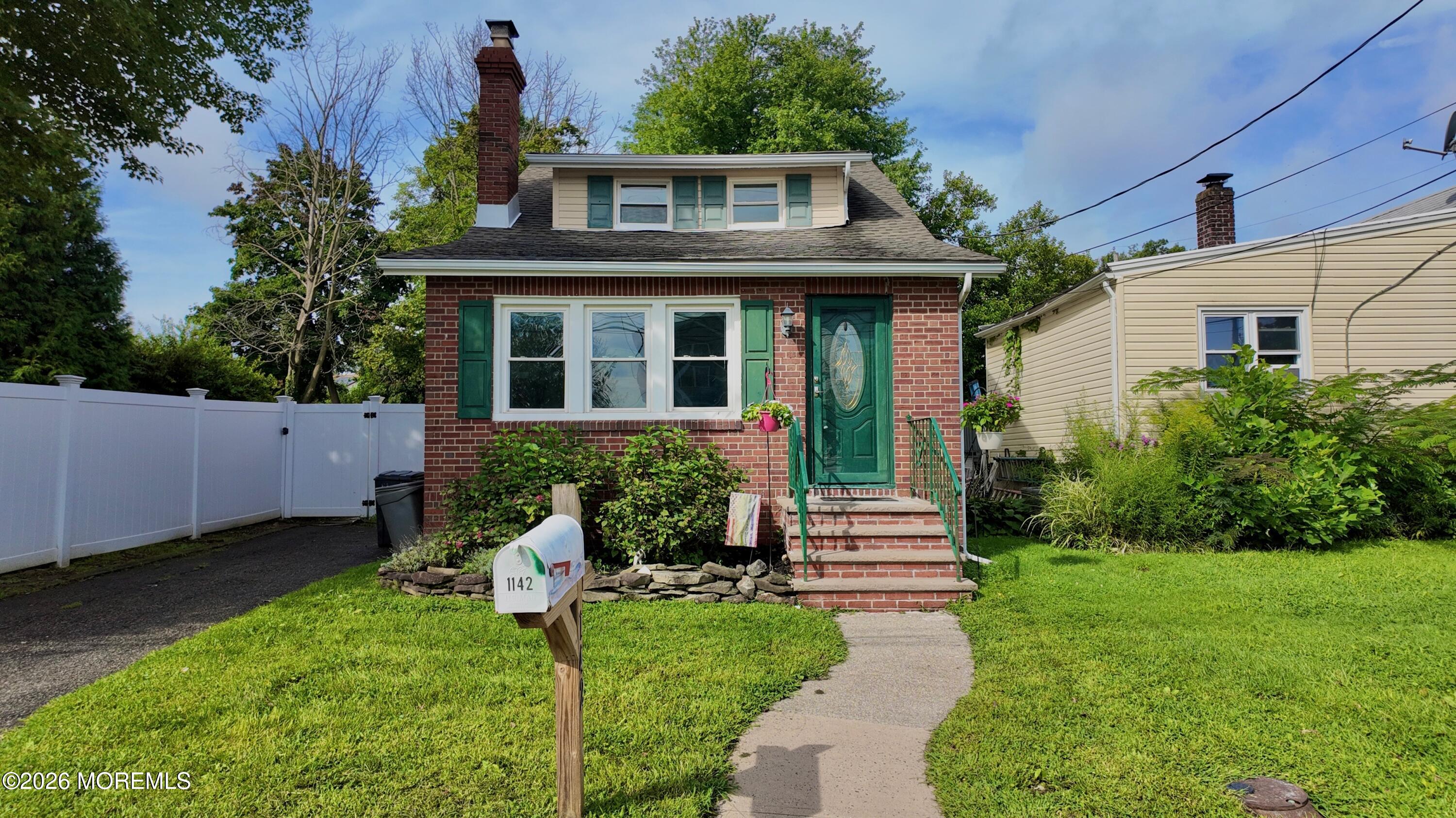 1142 Woodmere Drive — photo