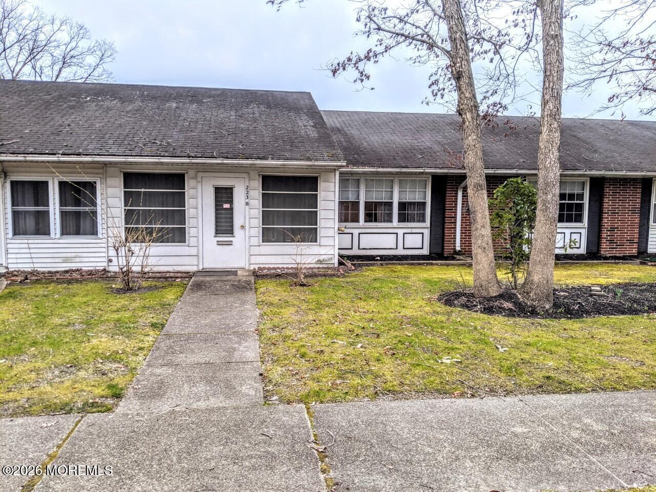 223B Buckingham Court 1002 — photo