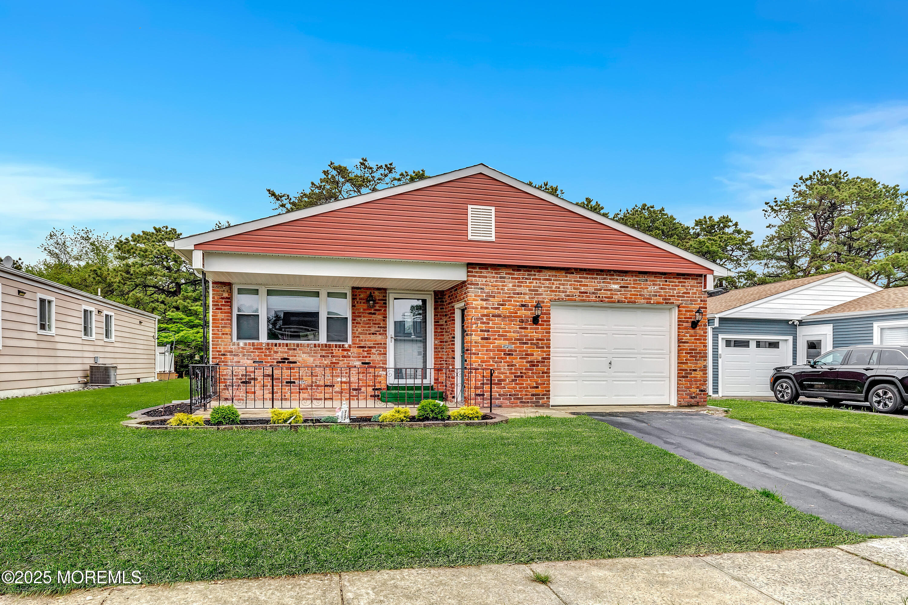 14 Santiago Drive W — photo