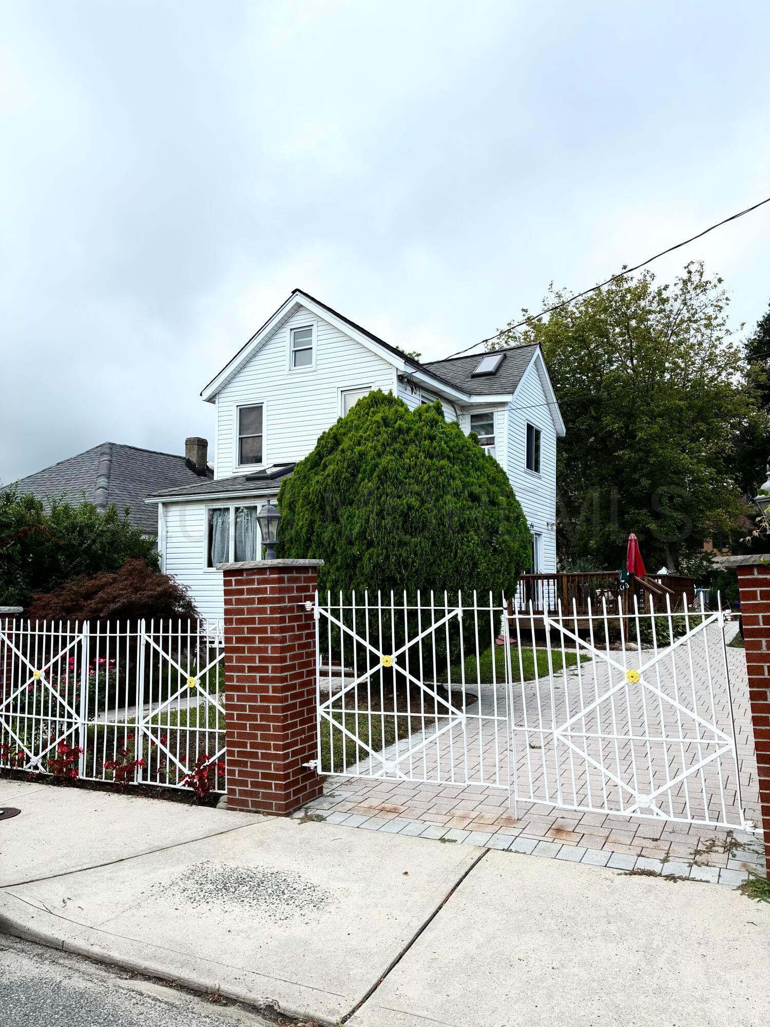 401 W West Columbus Place — photo