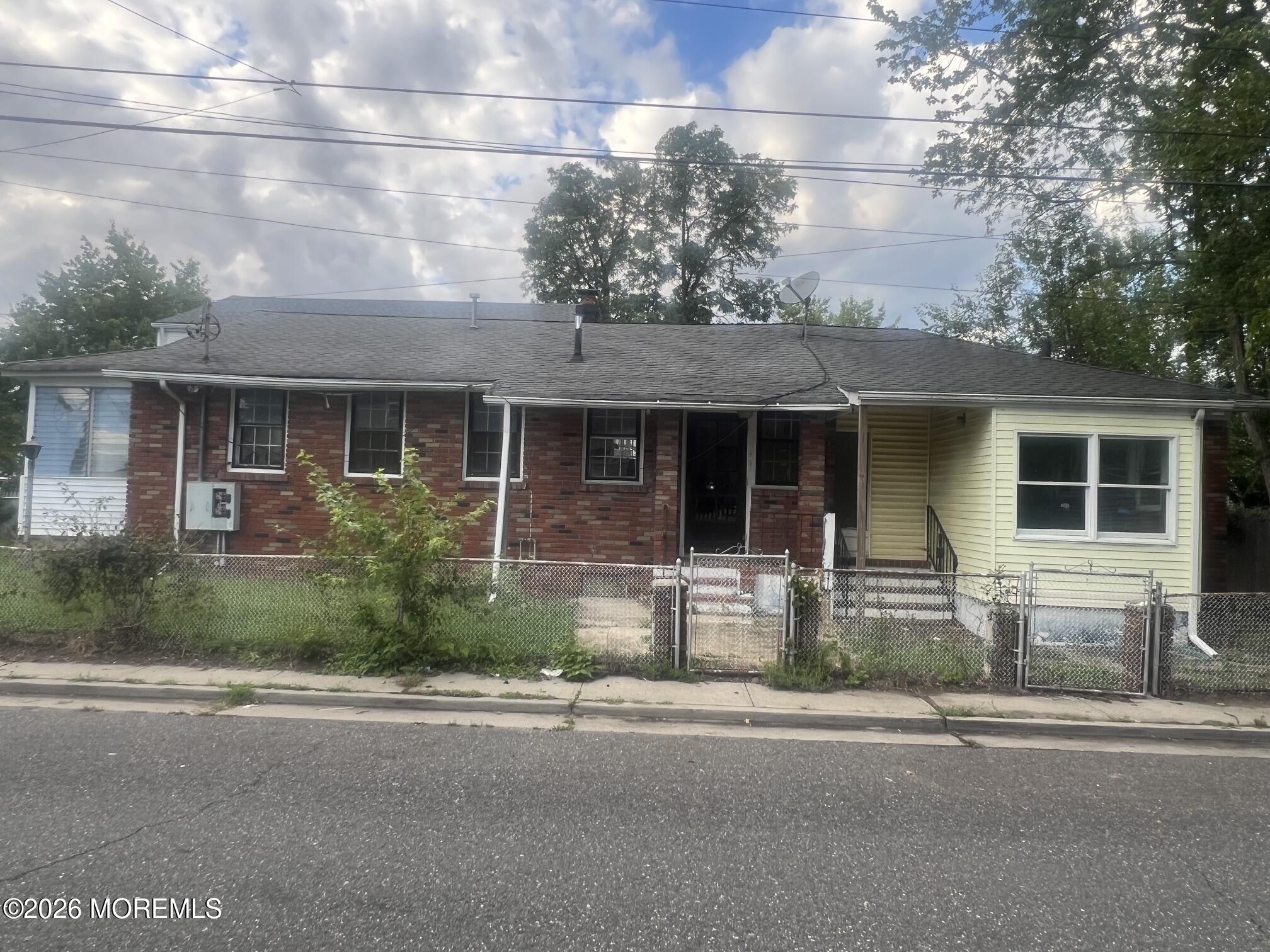 40 N Shore Street N — photo