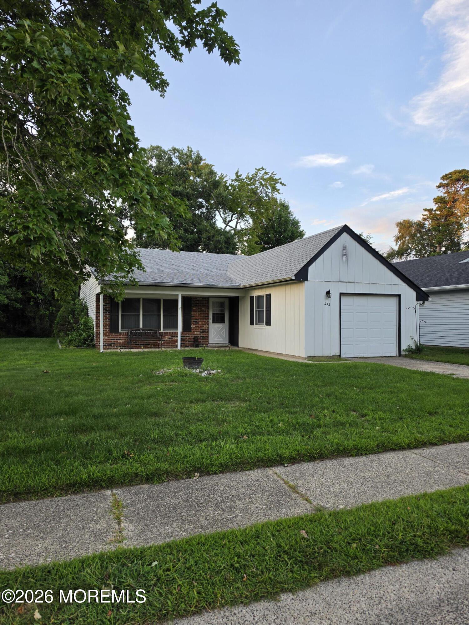 242 Lexington Drive — photo