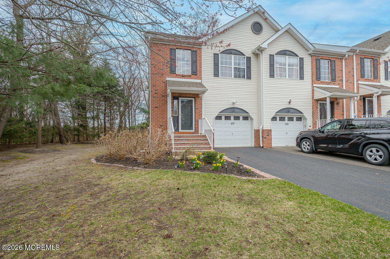 128 Heron Court — photo