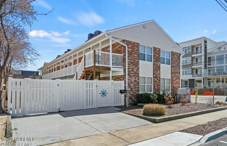 404 Bay Boulevard 6 — photo