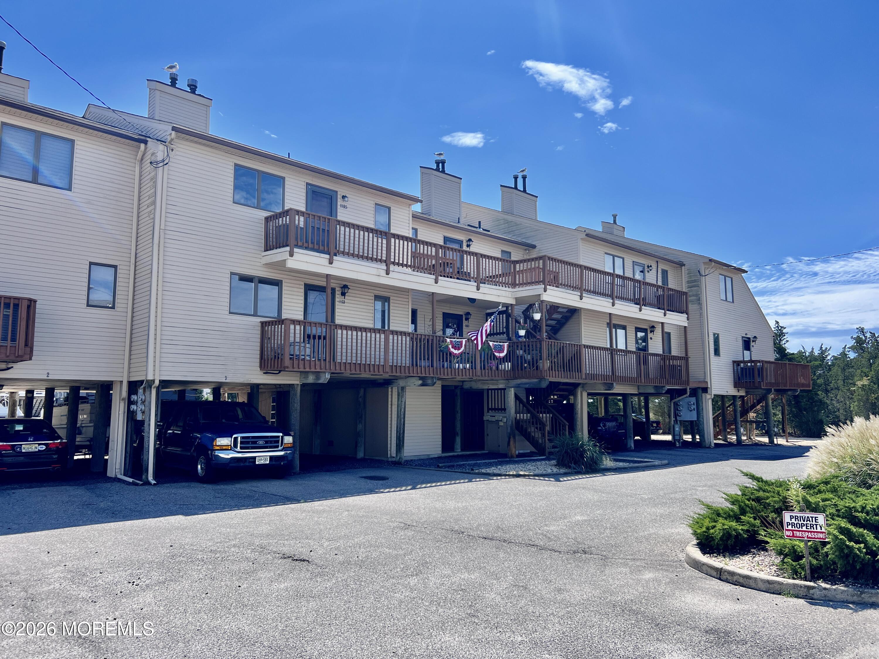1153 Radio Road — photo