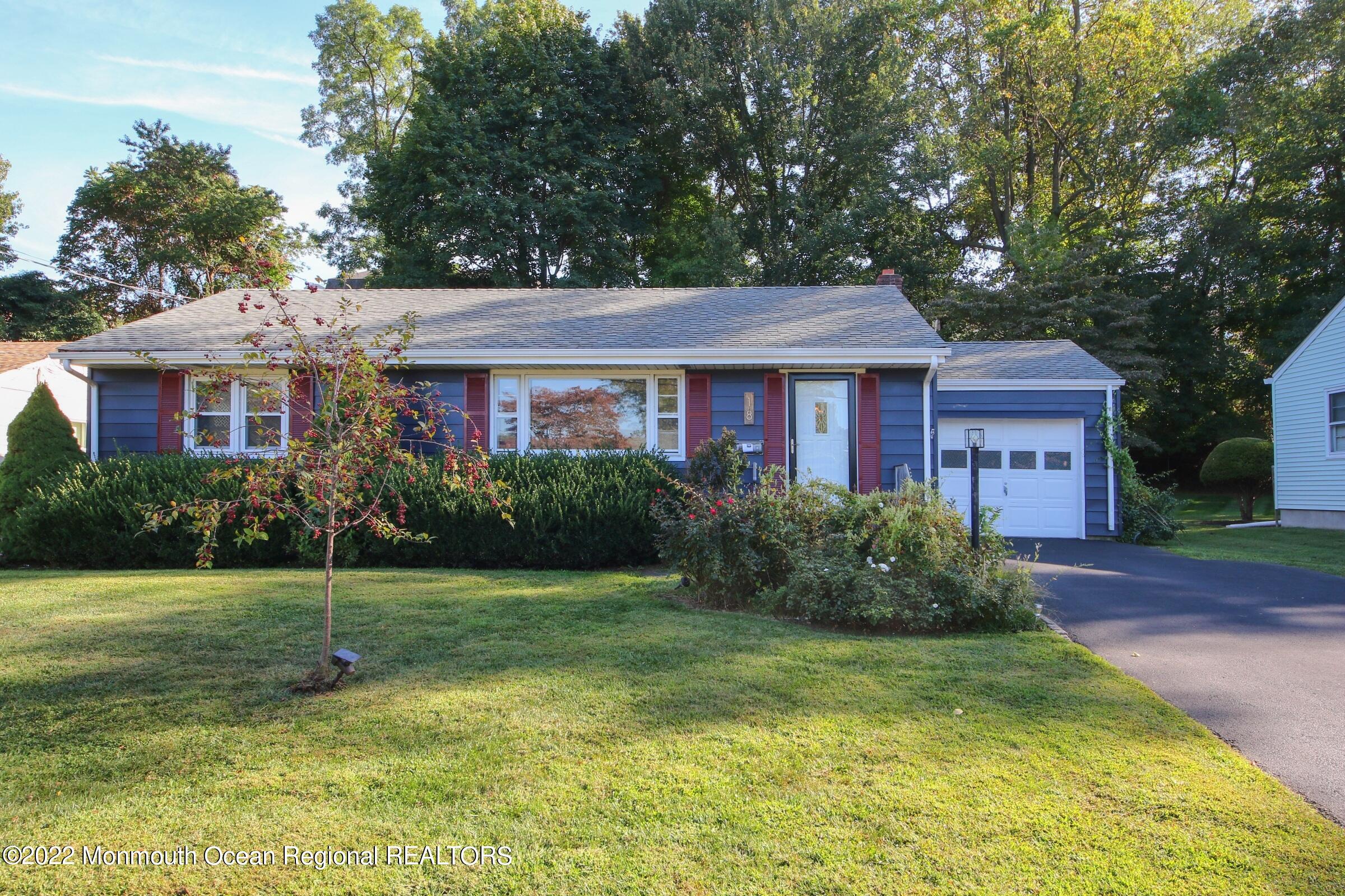 18 Crestview Drive — photo