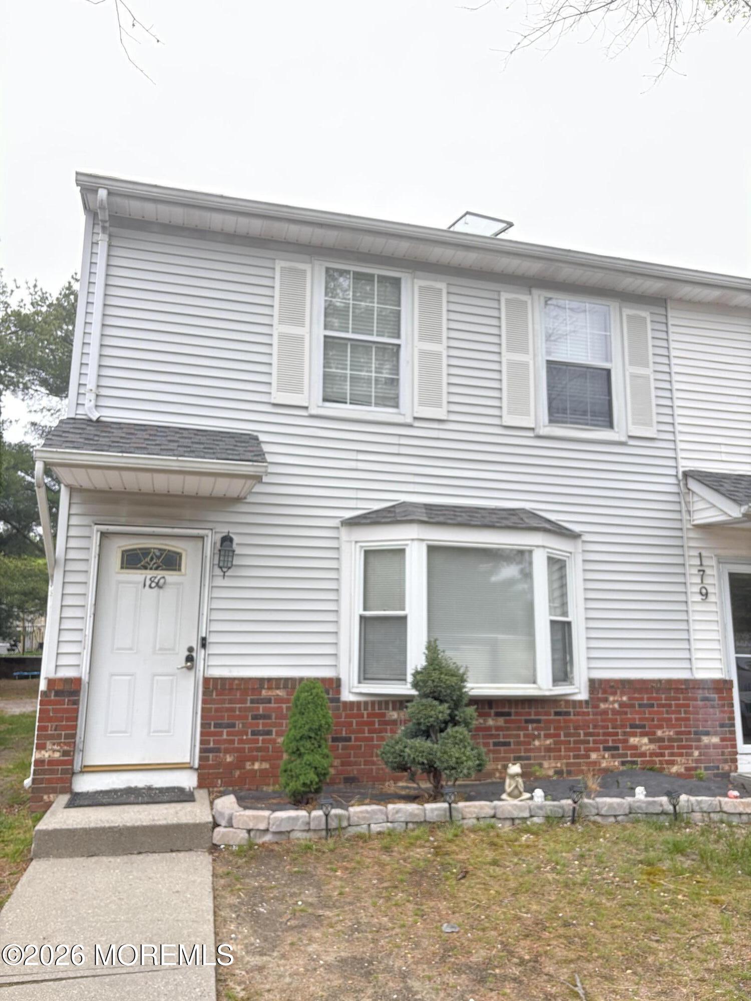 180 Eva Court — photo