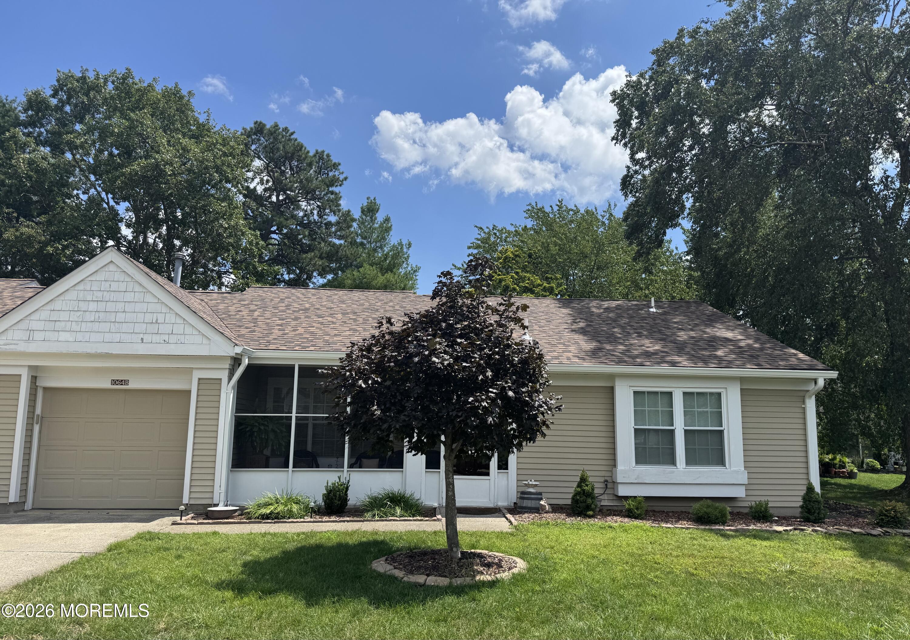 1064B Buckingham Dr — photo