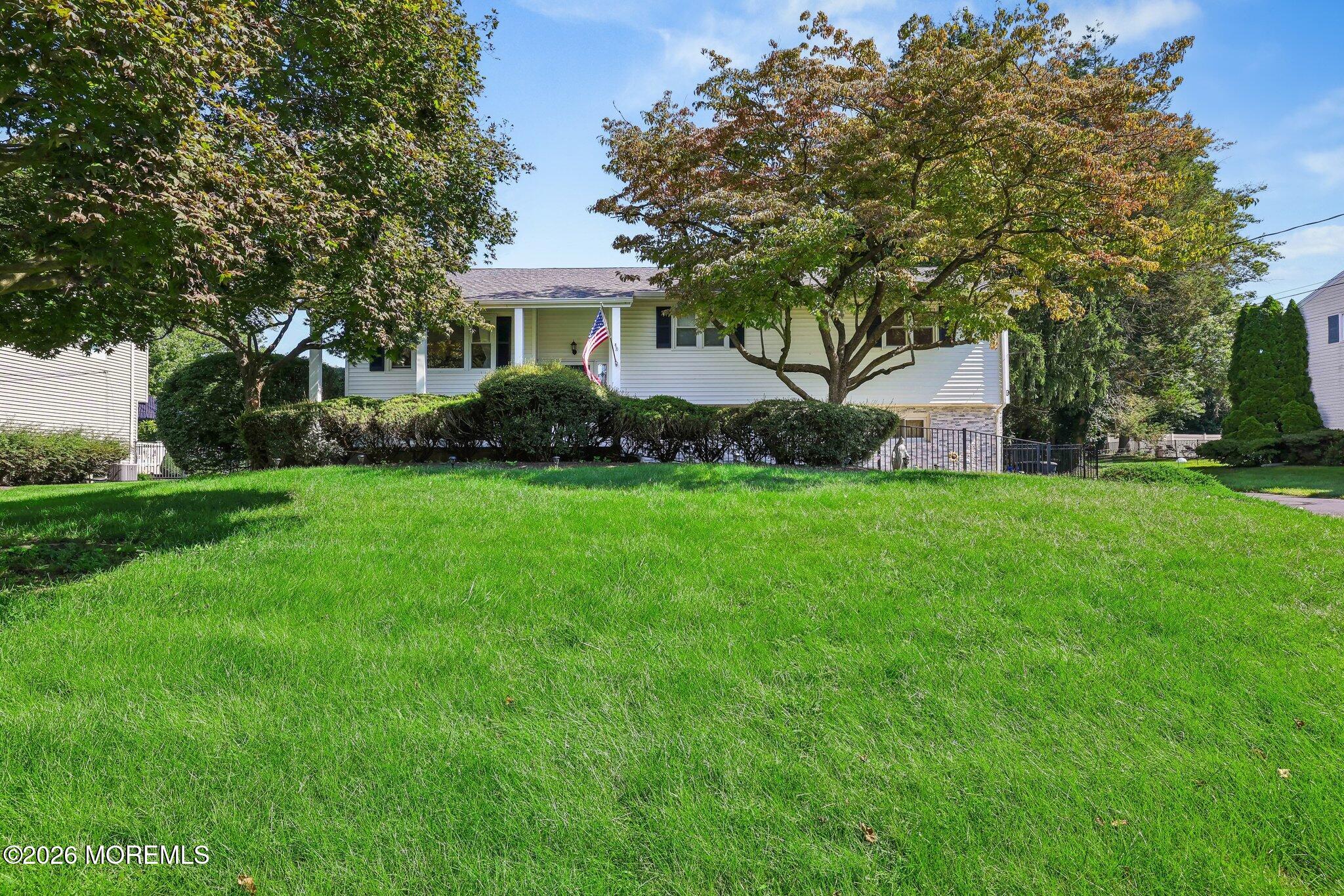 9 Heather Drive — photo
