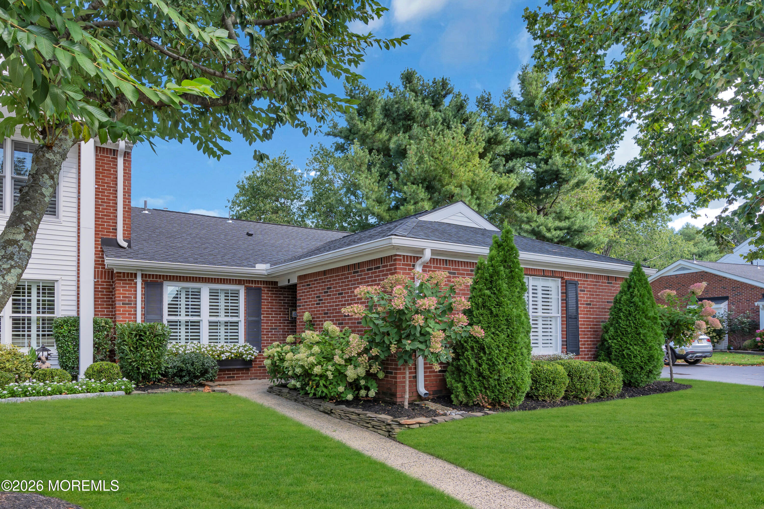 10 Dogwood Court — photo