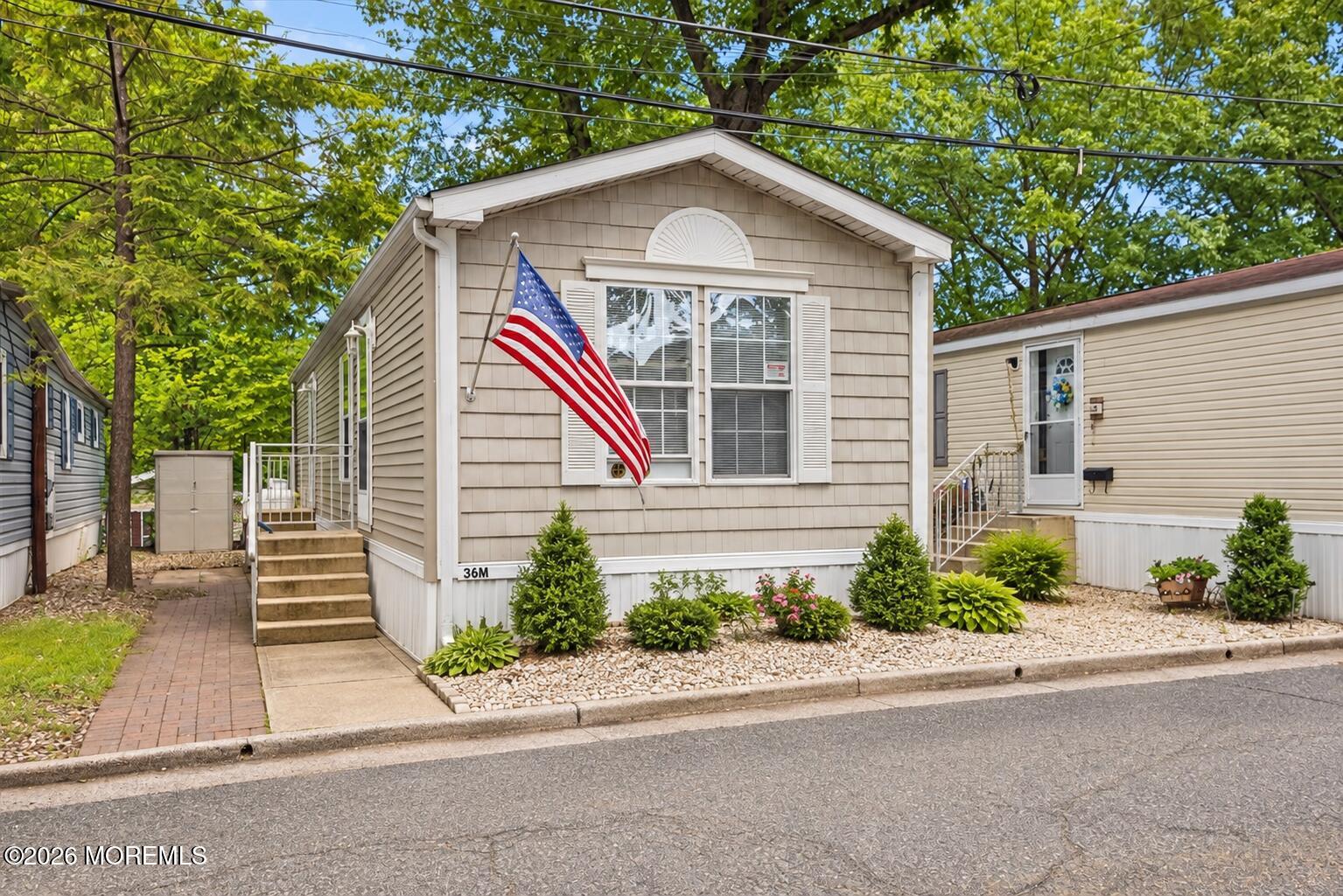 2505 Woodbridge Avenue M36 — photo