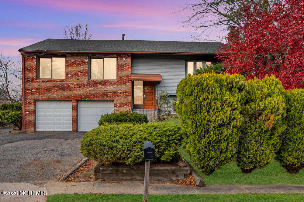 22 Pershing Lane — photo