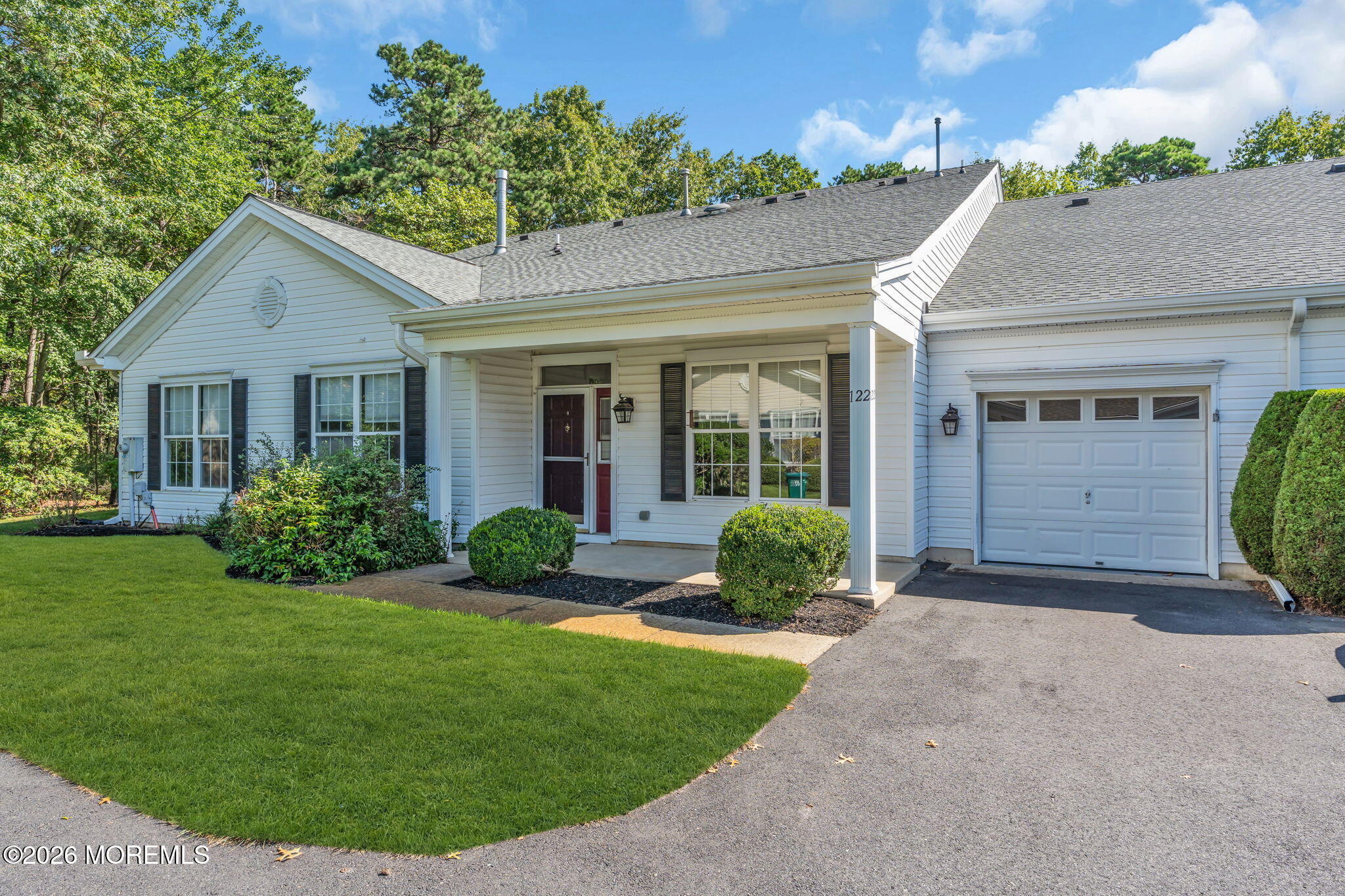 122 Greenlawns Drive — photo