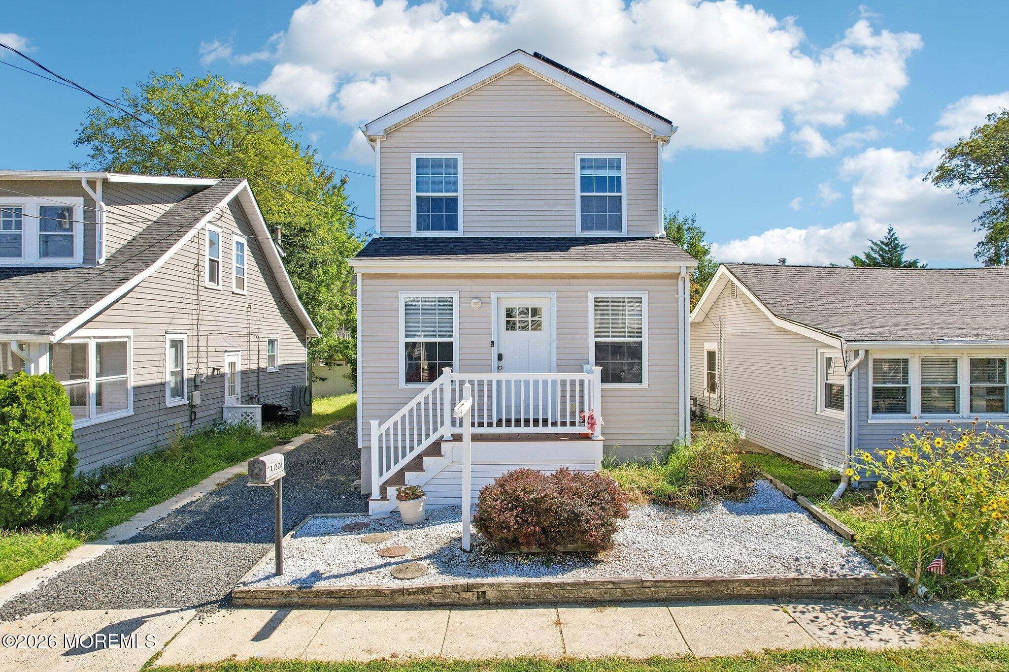 1828 Laurel Terrace — photo