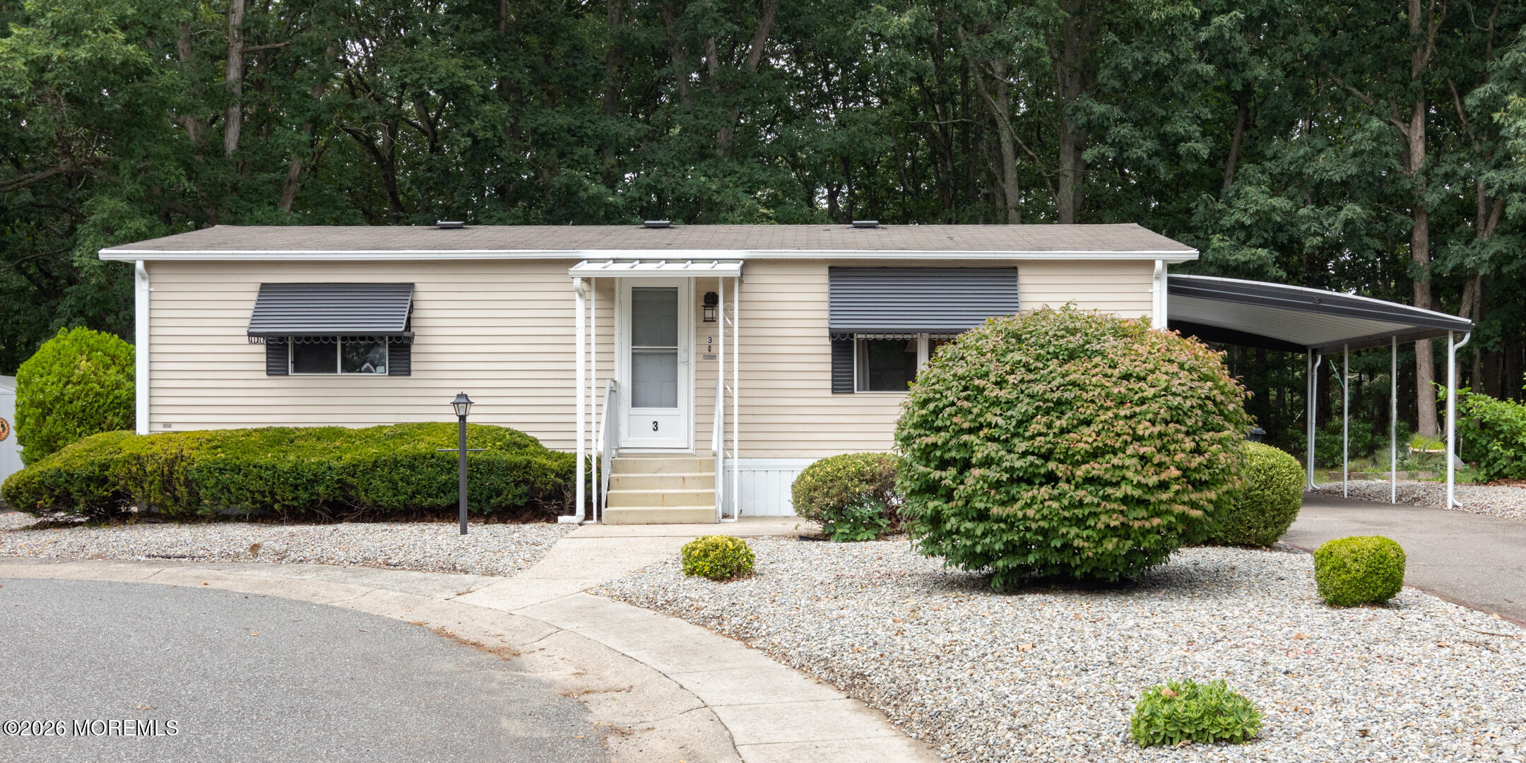 3 Warner Way — photo