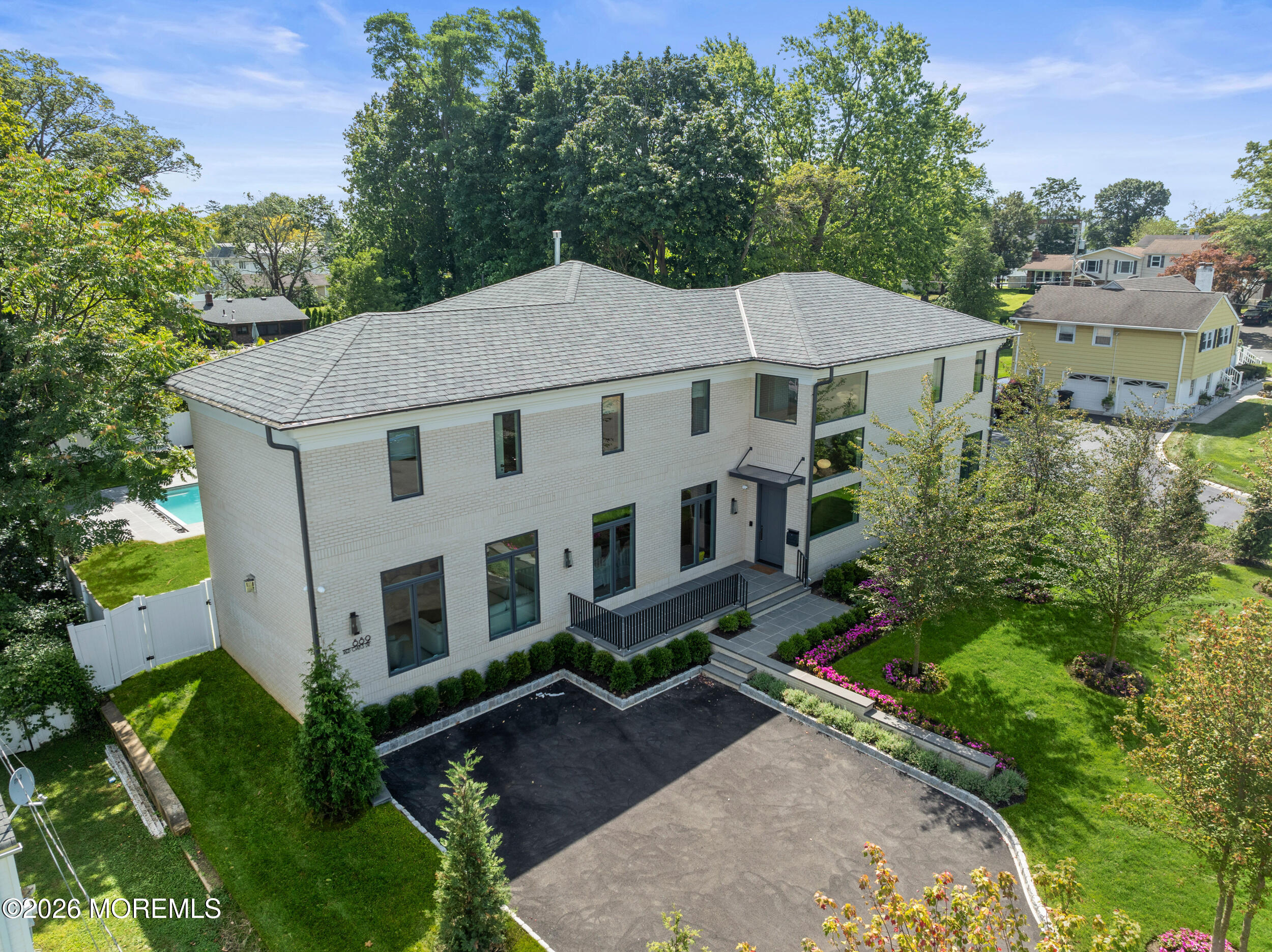 889 Red Oaks Drive — photo