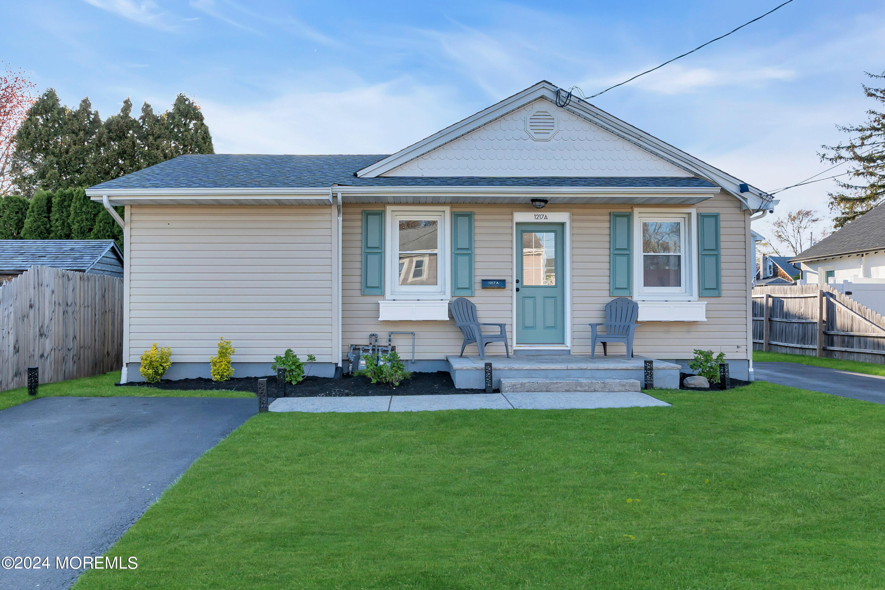 1217 Lister Street — photo