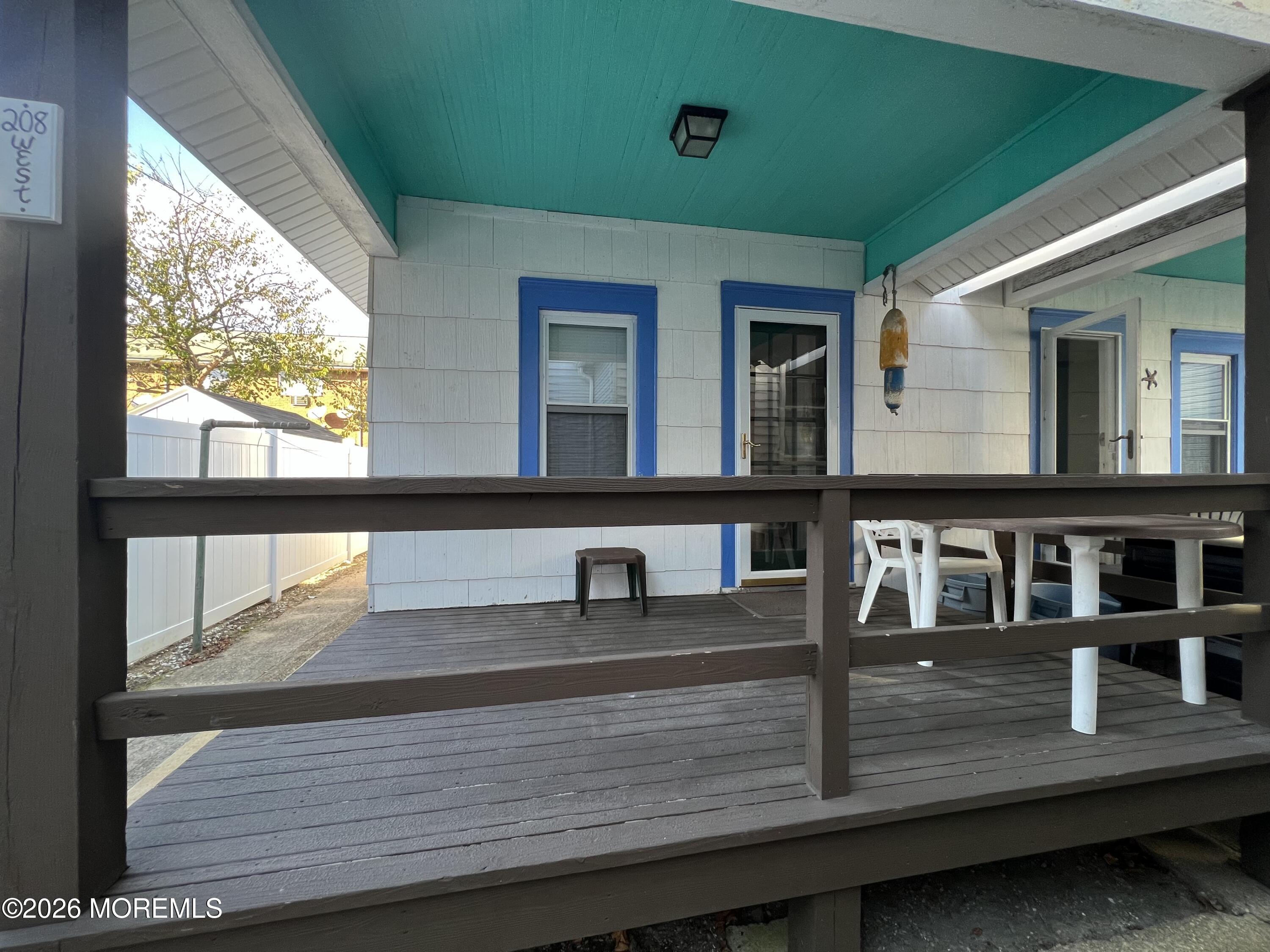 208 14th Avenue Summer East — photo