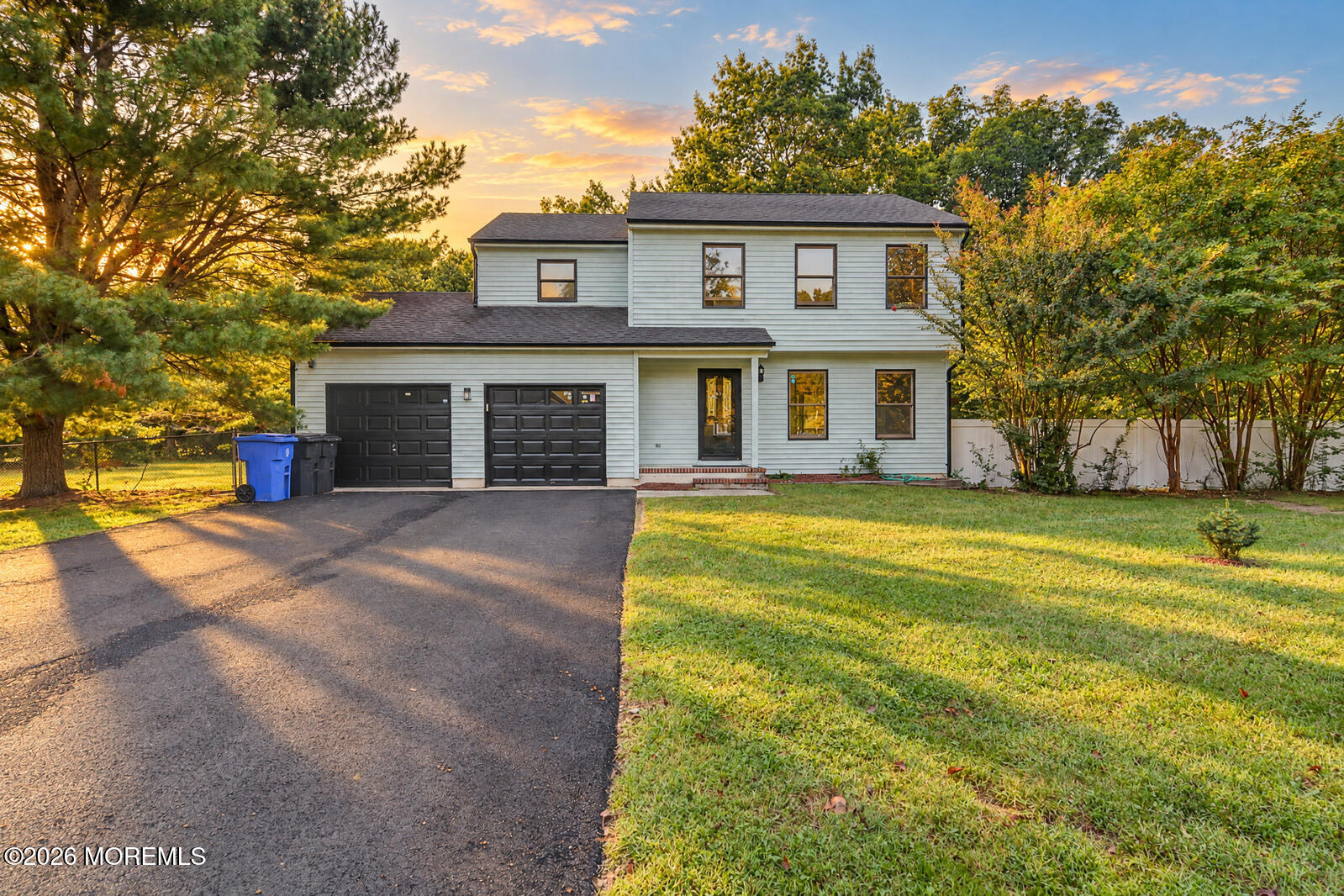 195 Edgemere Court — photo