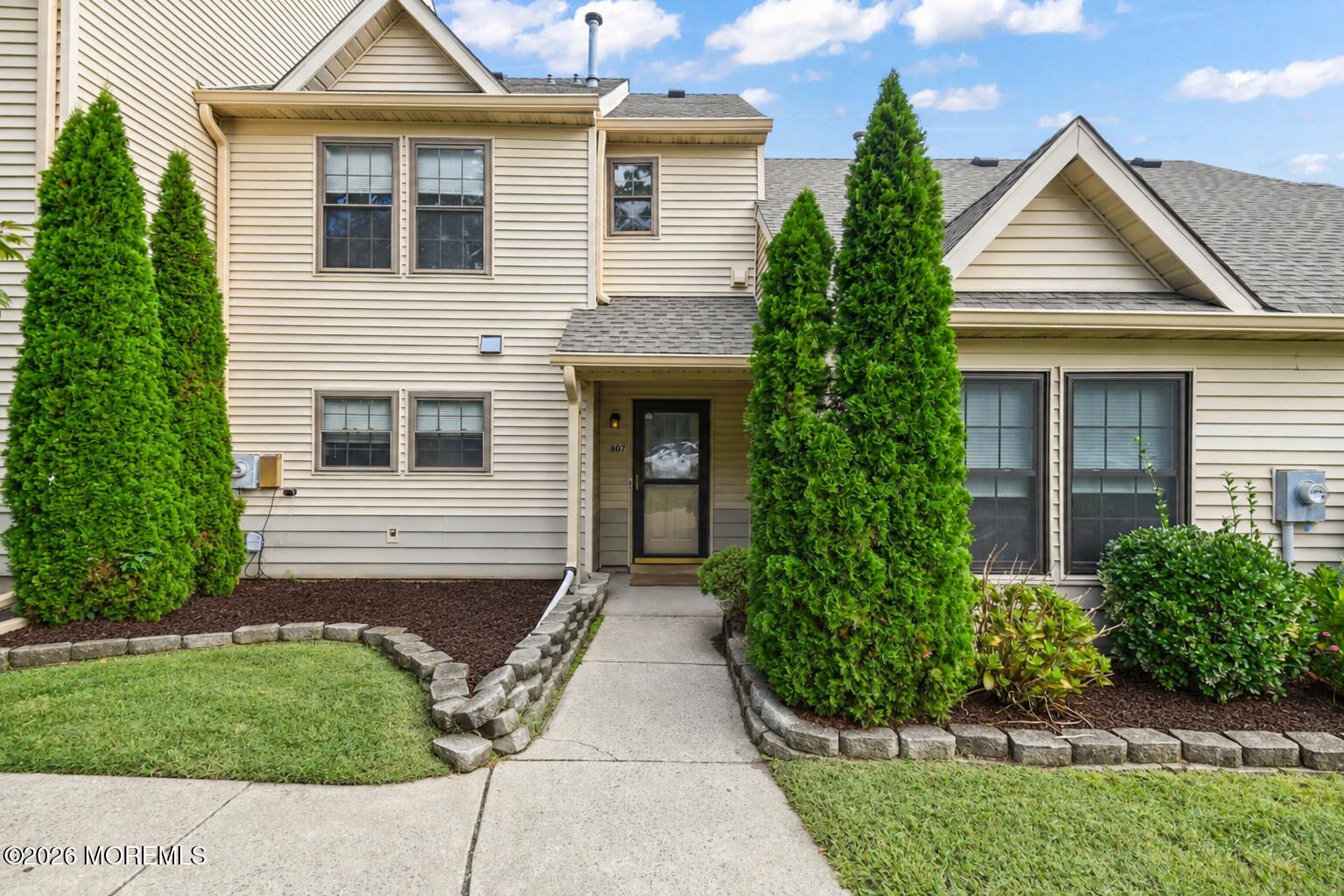 807 Ivy Court — photo