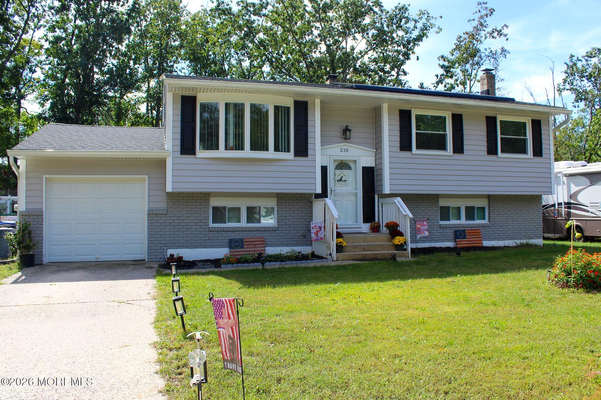 210 Montana Trail — photo